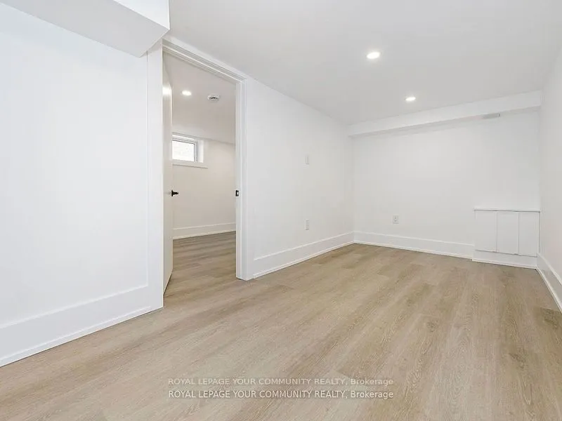 886 Runnymede Road