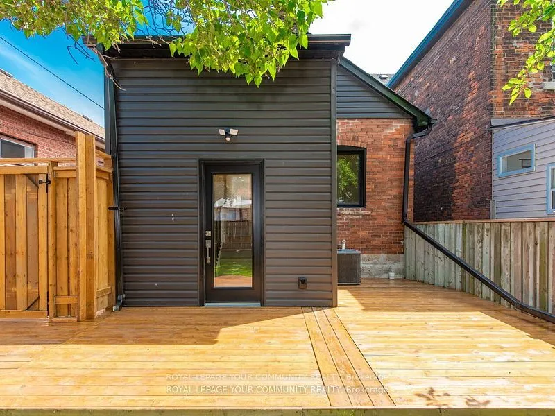886 Runnymede Road