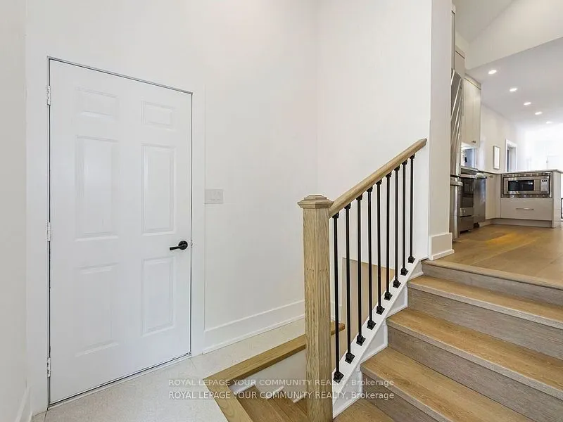 886 Runnymede Road