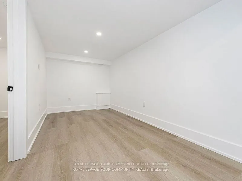 886 Runnymede Road