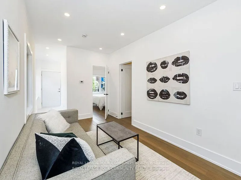 886 Runnymede Road