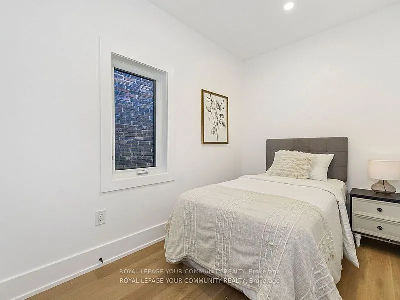 886 Runnymede Road