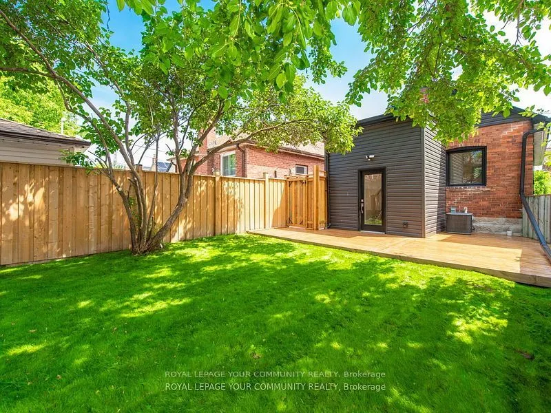 886 Runnymede Road