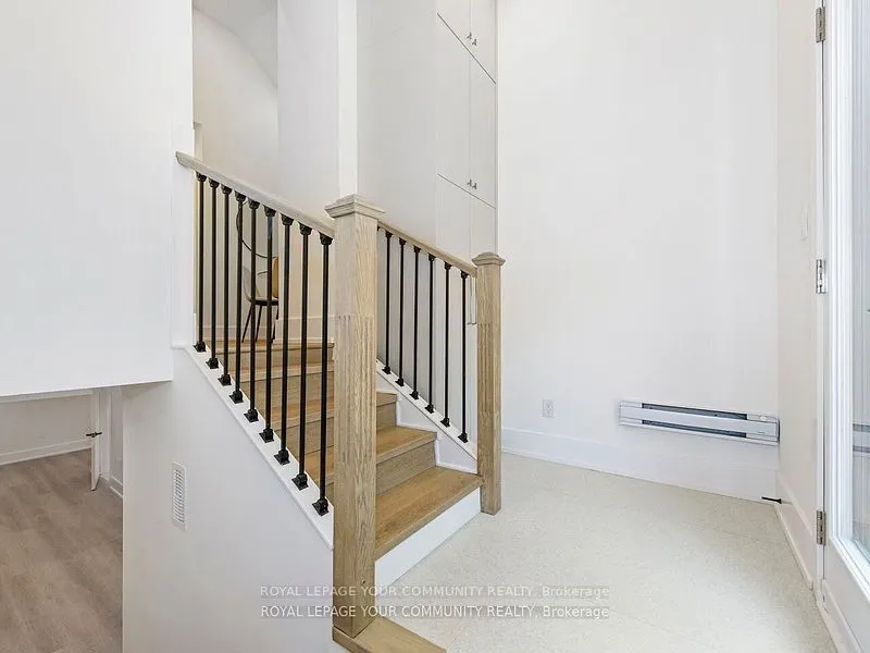 886 Runnymede Road