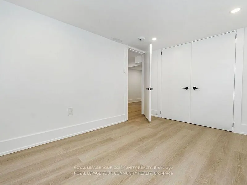 886 Runnymede Road
