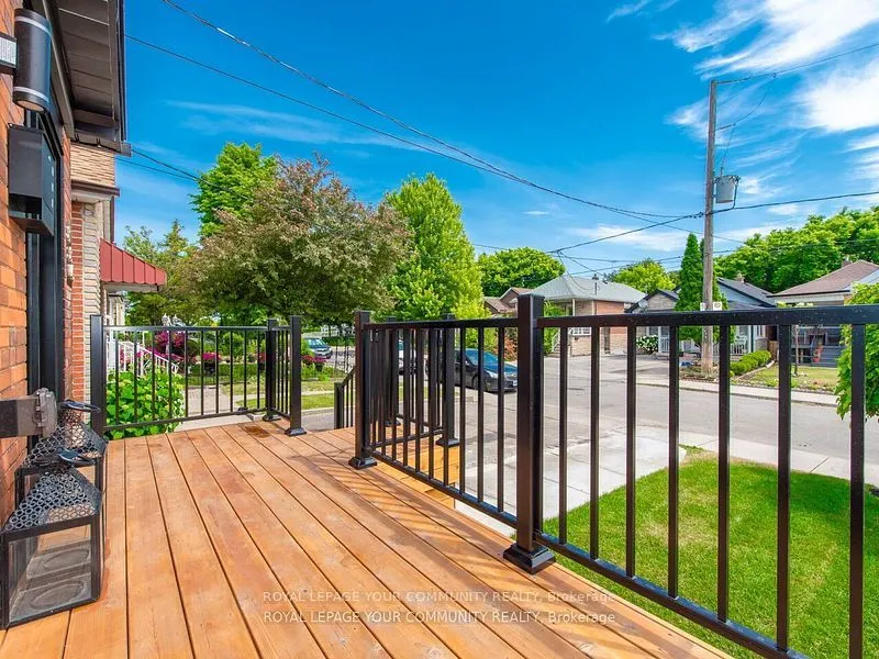 886 Runnymede Road