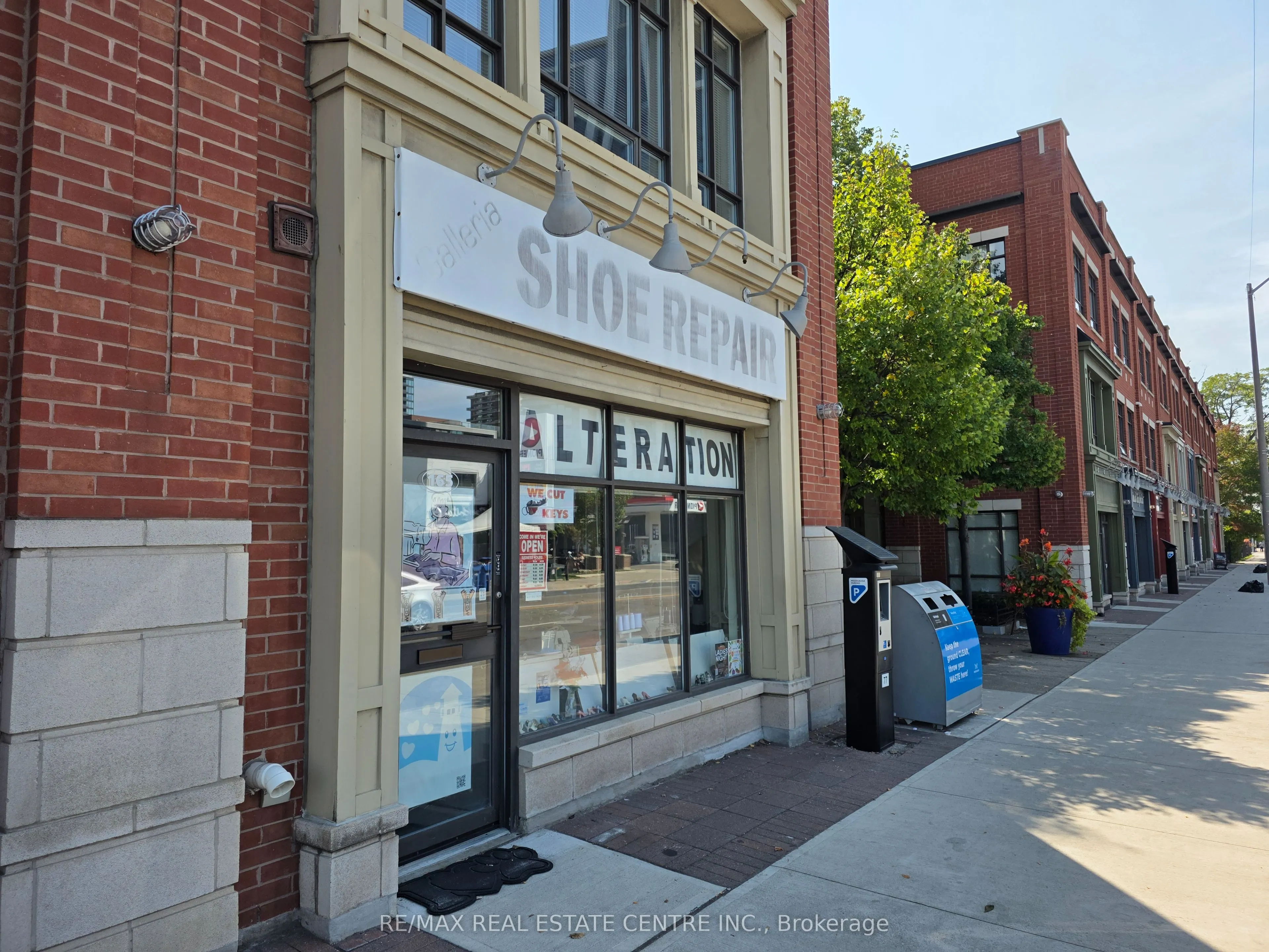 165 Lakeshore Road E