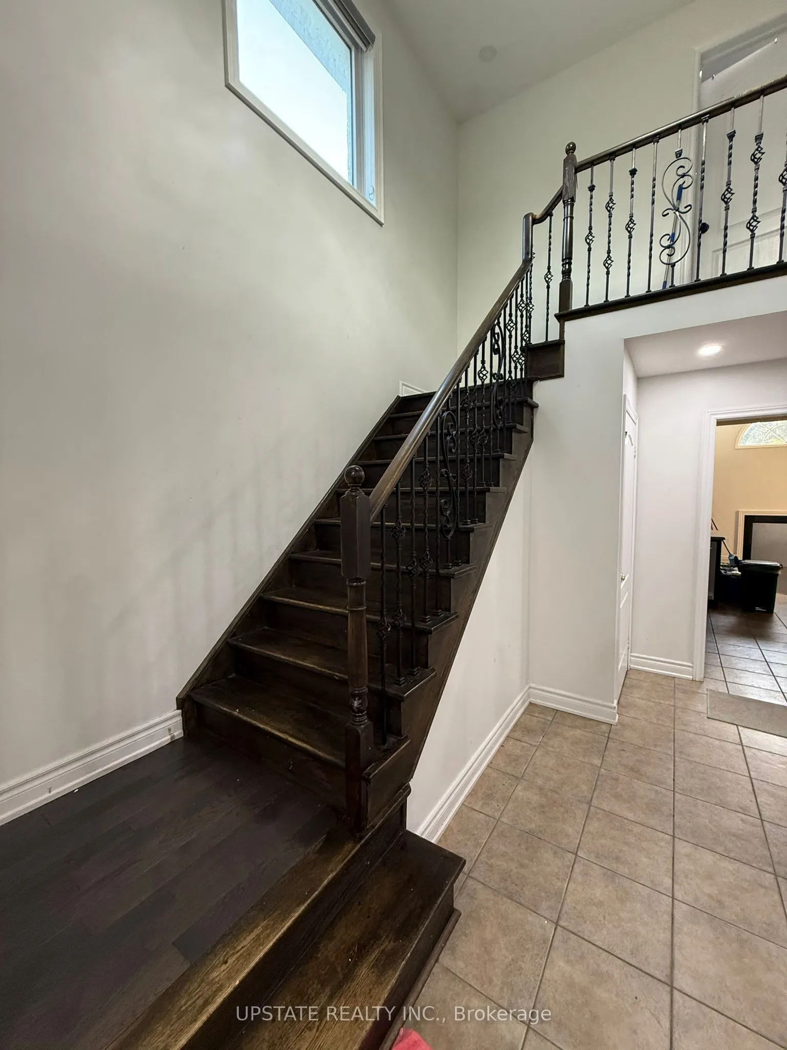52 Sweet Clover Crescent N