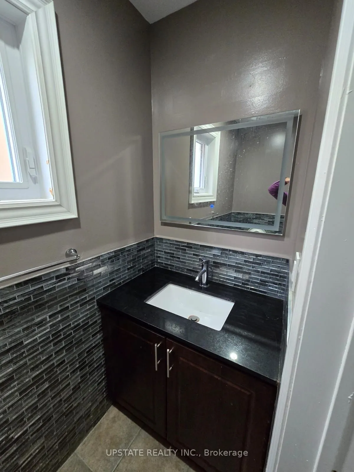 52 Sweet Clover Crescent N