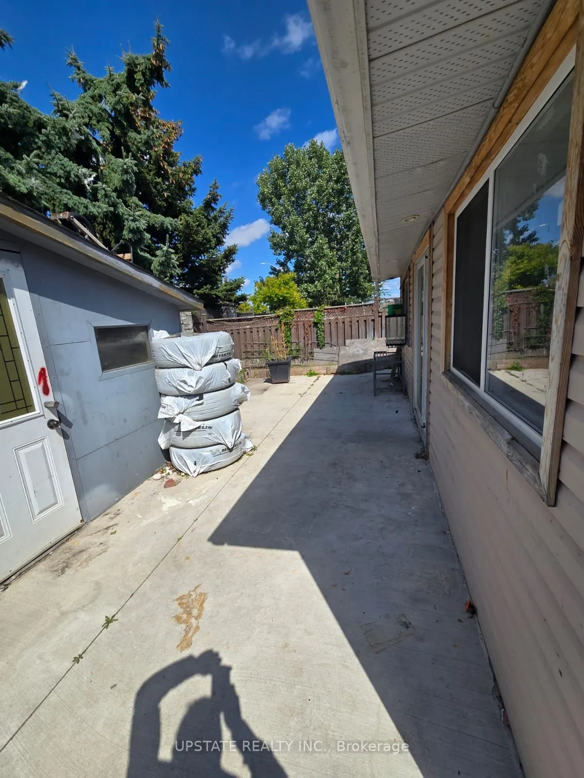 52 Sweet Clover Crescent N