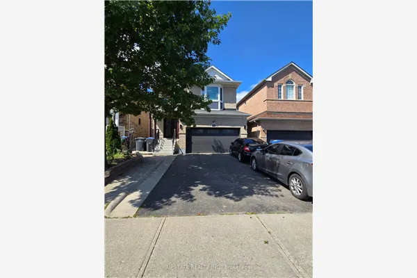 52 Sweet Clover Crescent N
