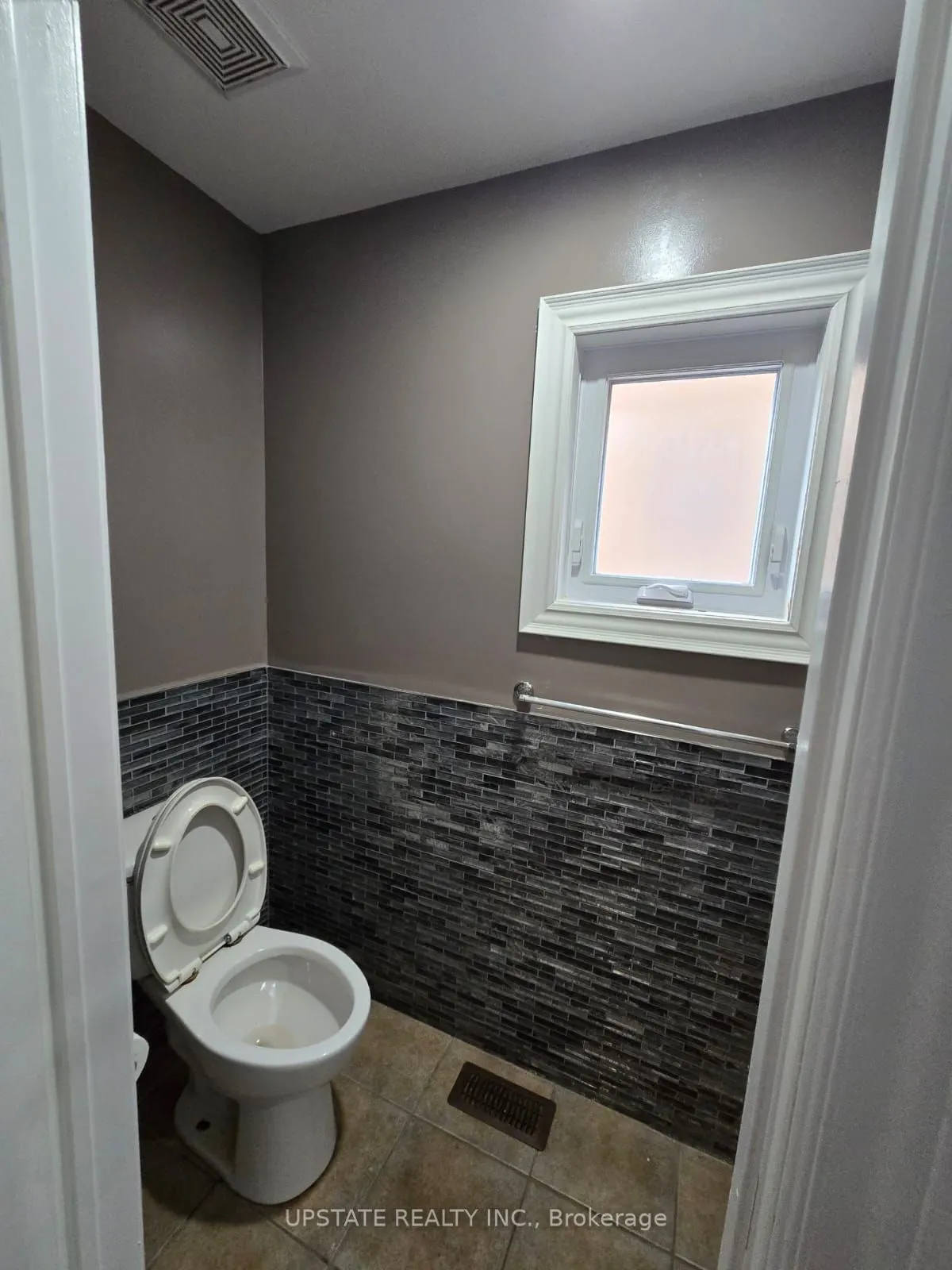 52 Sweet Clover Crescent N