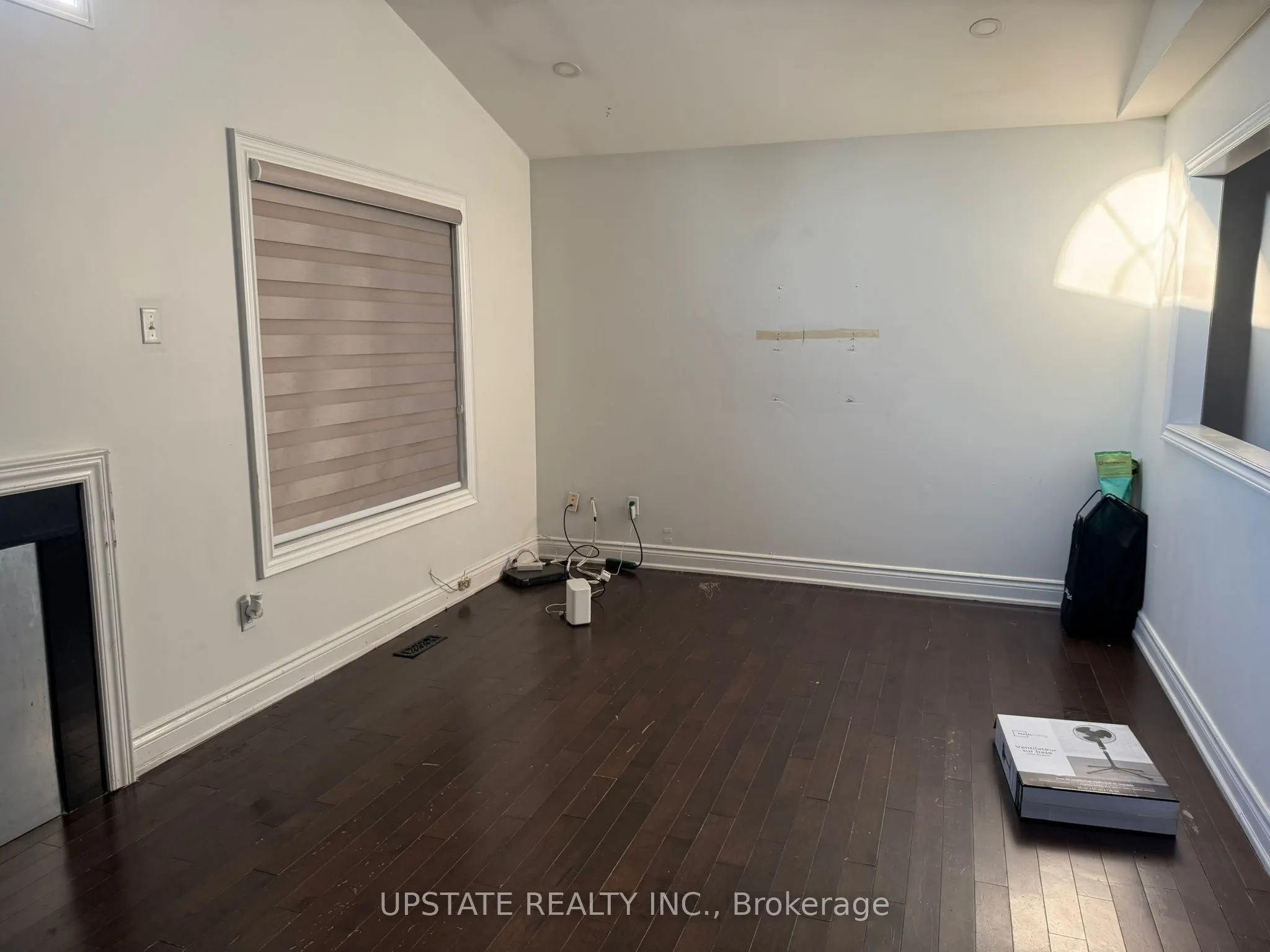 52 Sweet Clover Crescent N