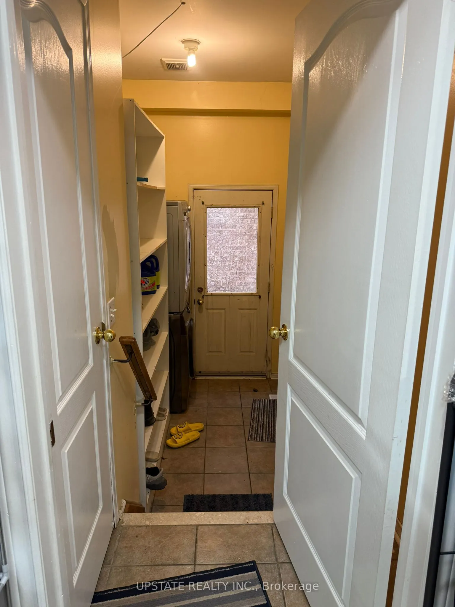 52 Sweet Clover Crescent N