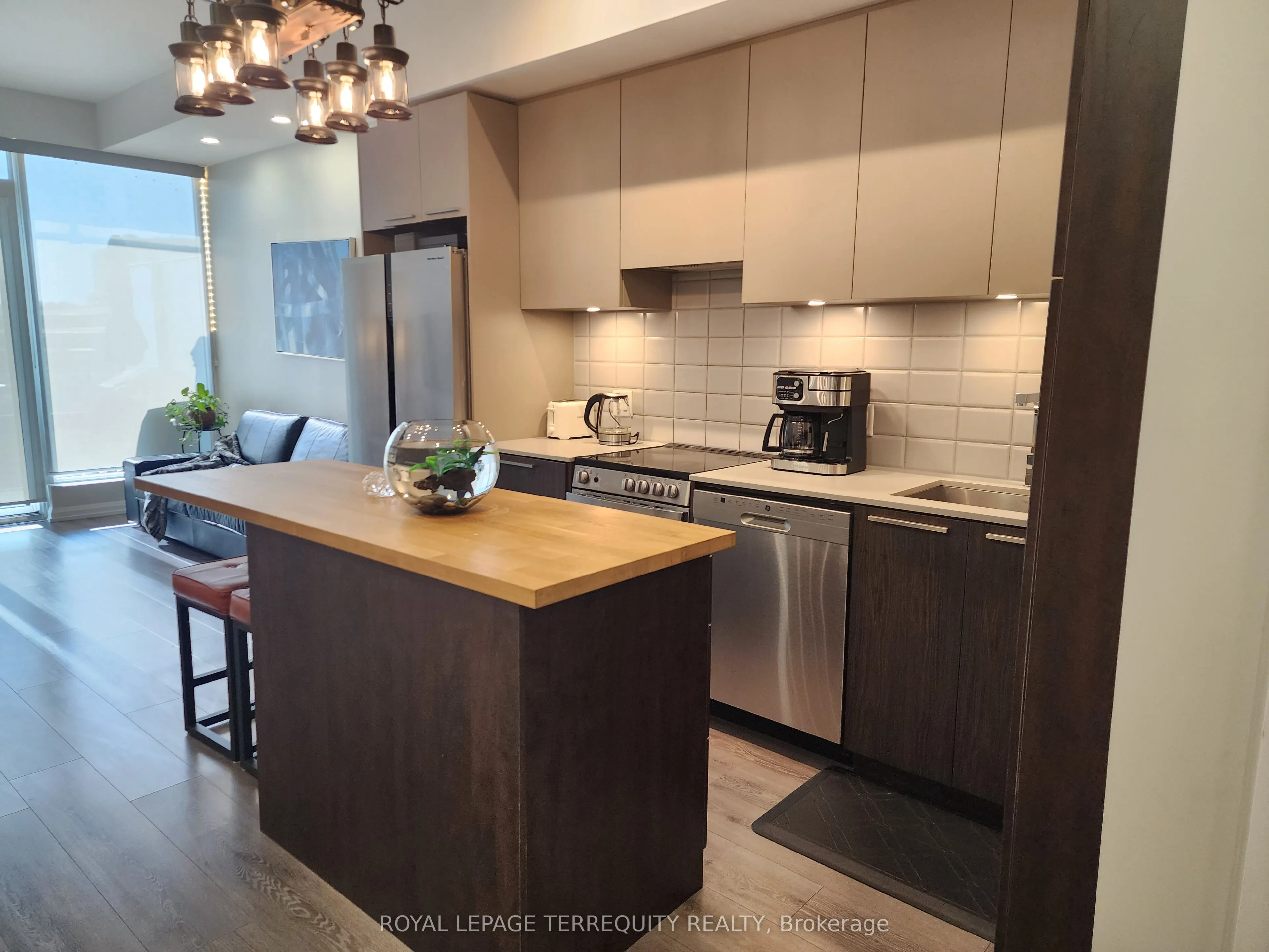 4208 Dundas Street, #610
