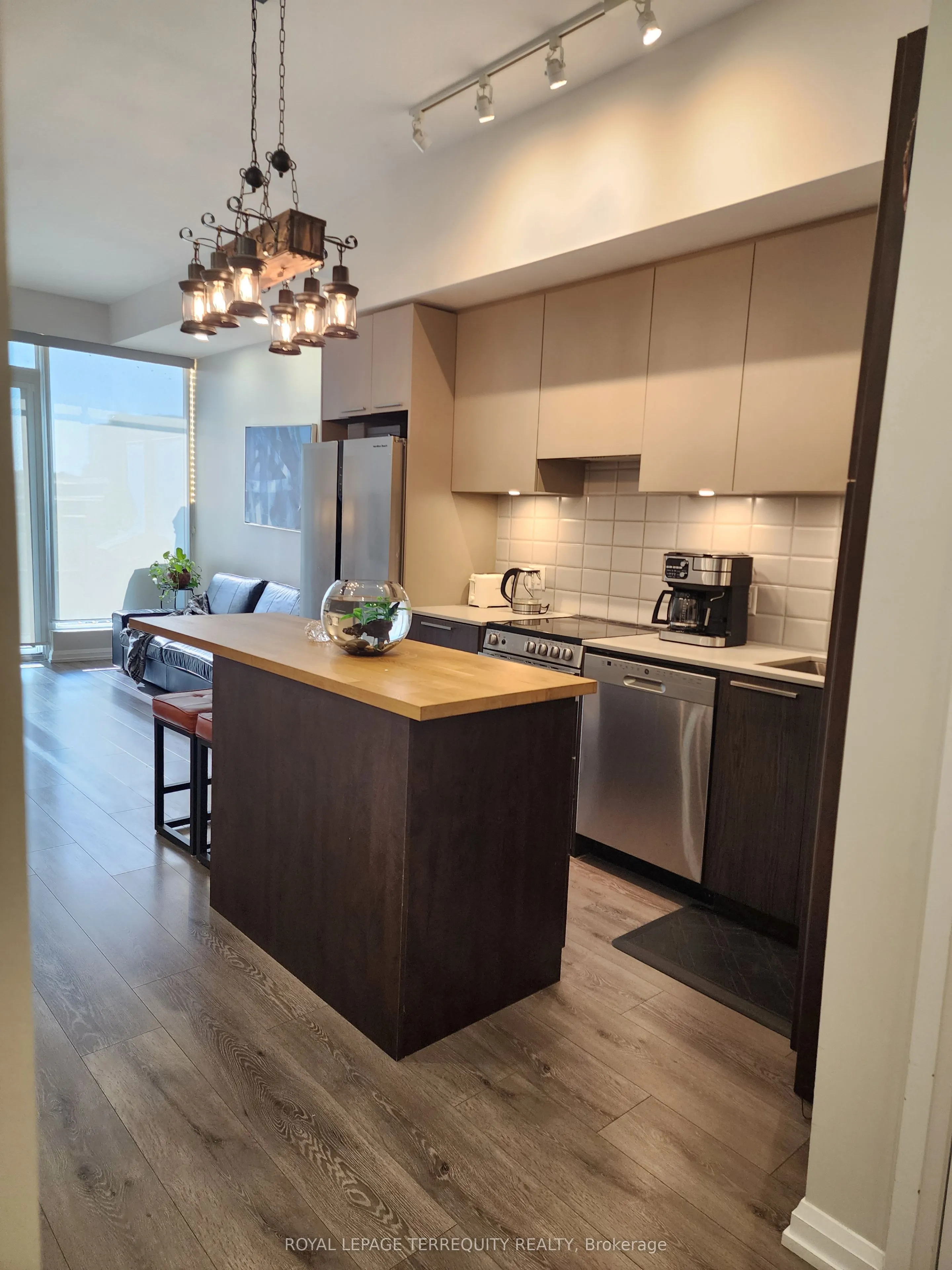 4208 Dundas Street, #610