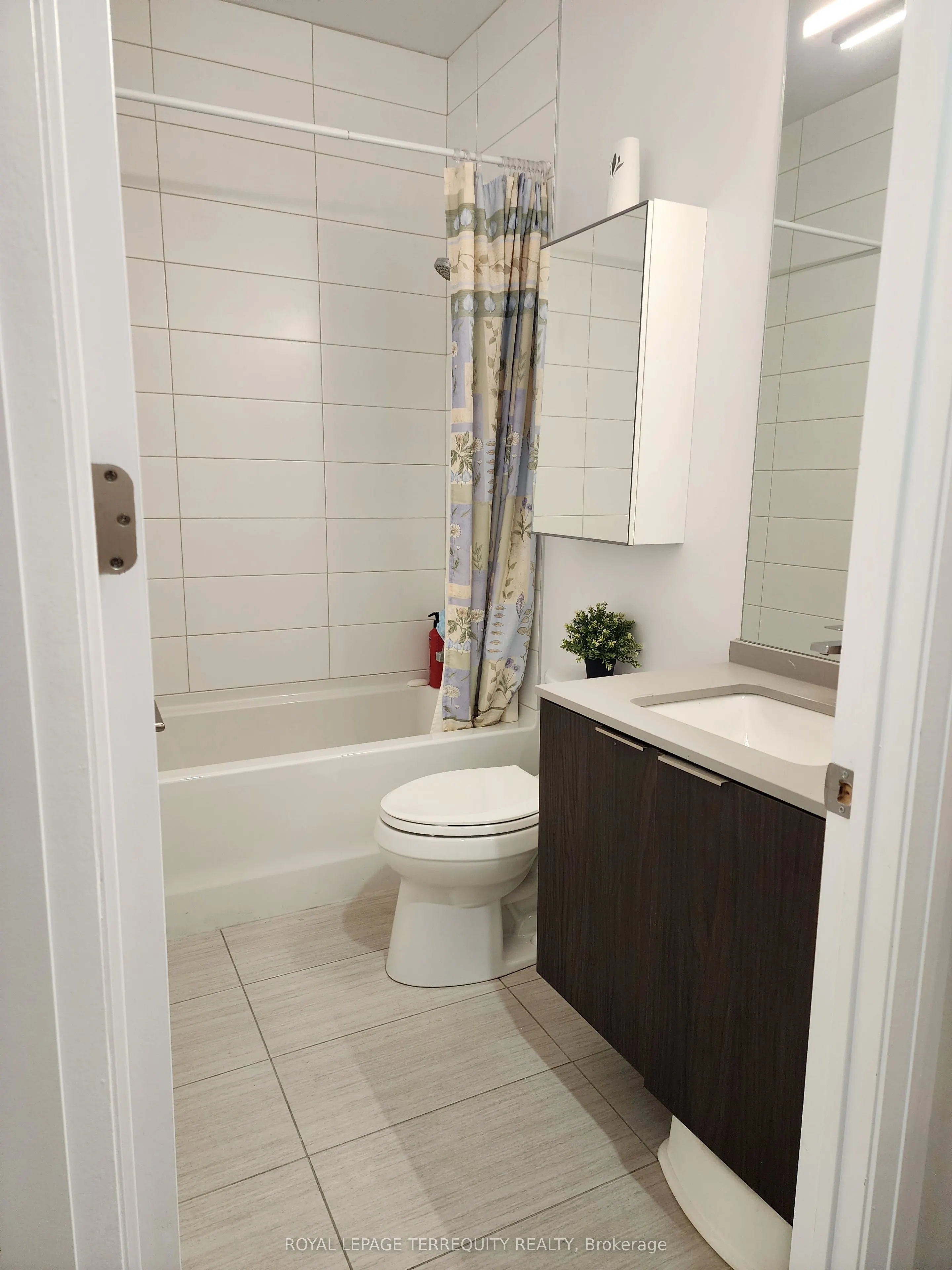 4208 Dundas Street, #610