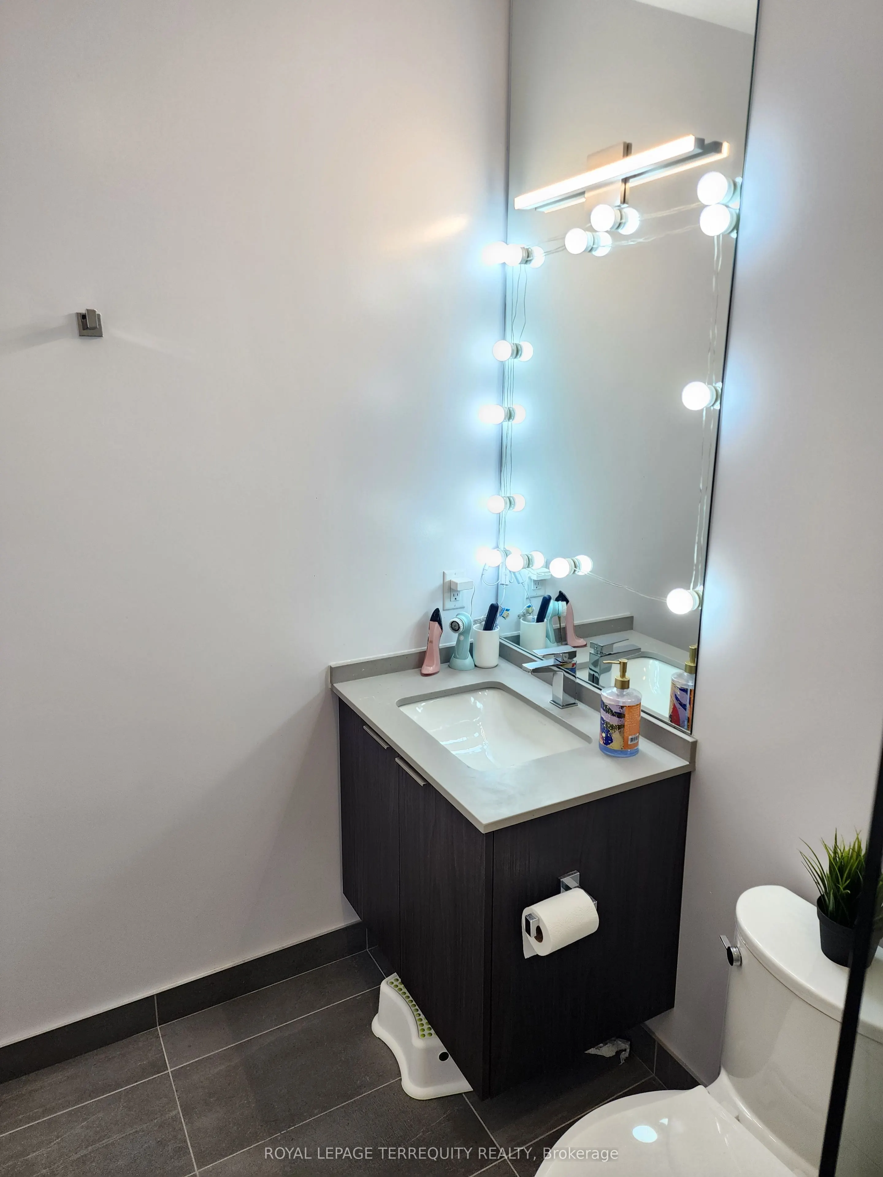 4208 Dundas Street, #610
