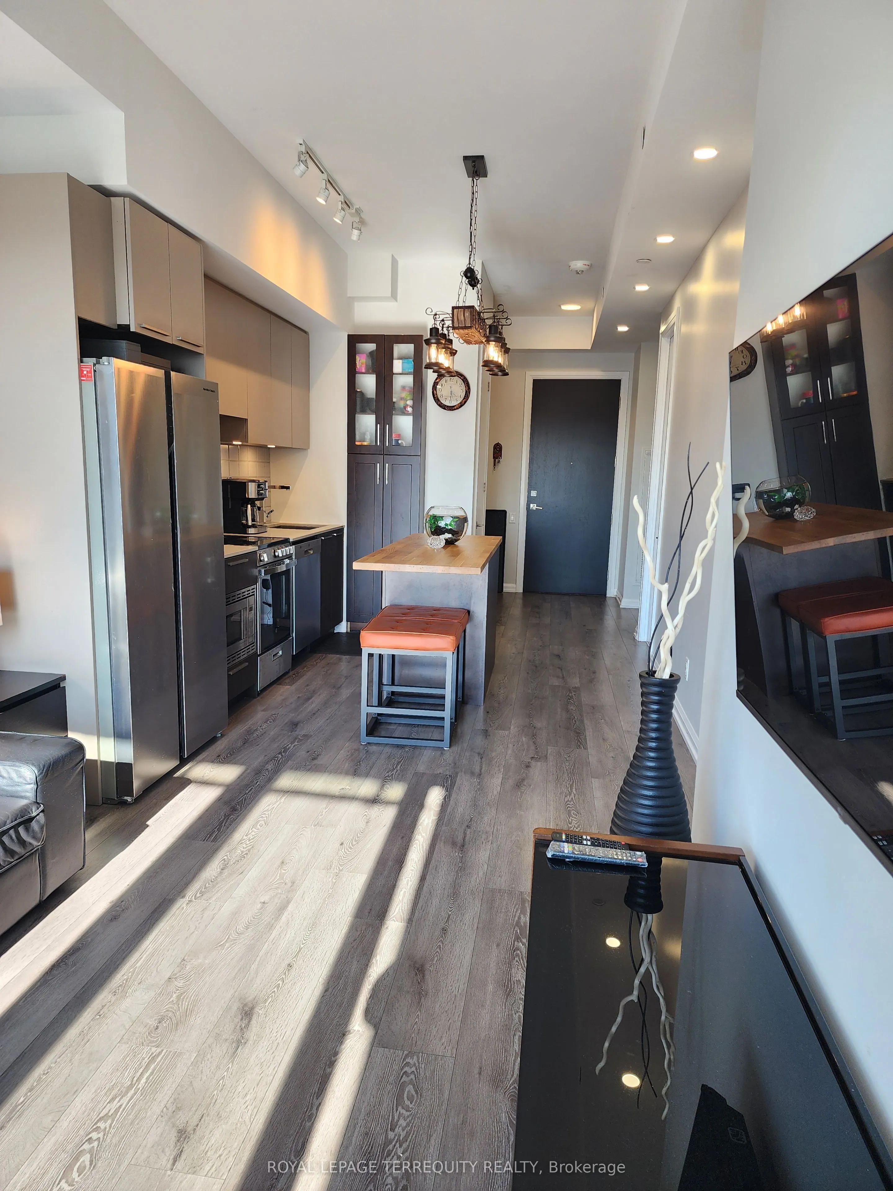4208 Dundas Street, #610