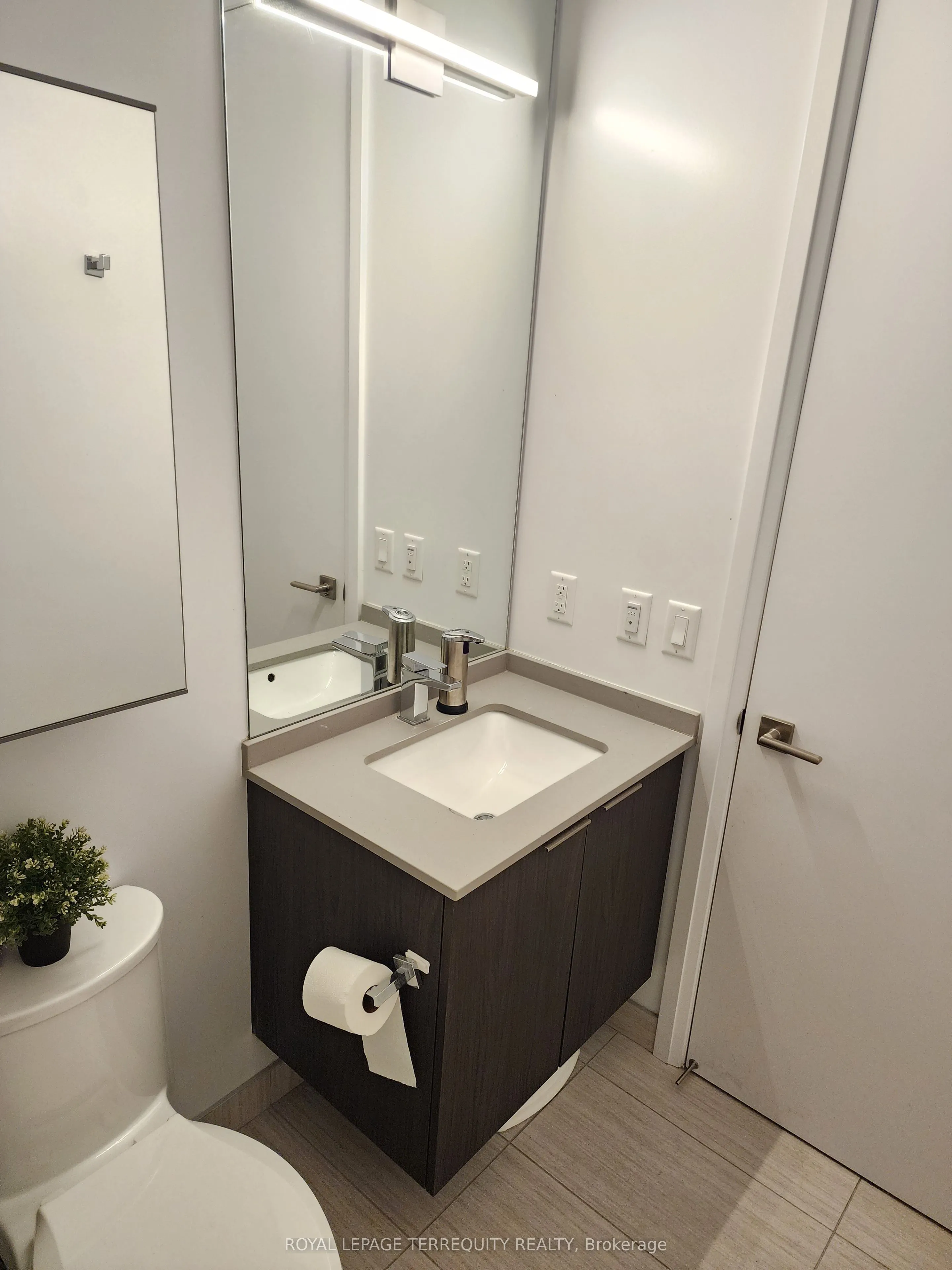 4208 Dundas Street, #610