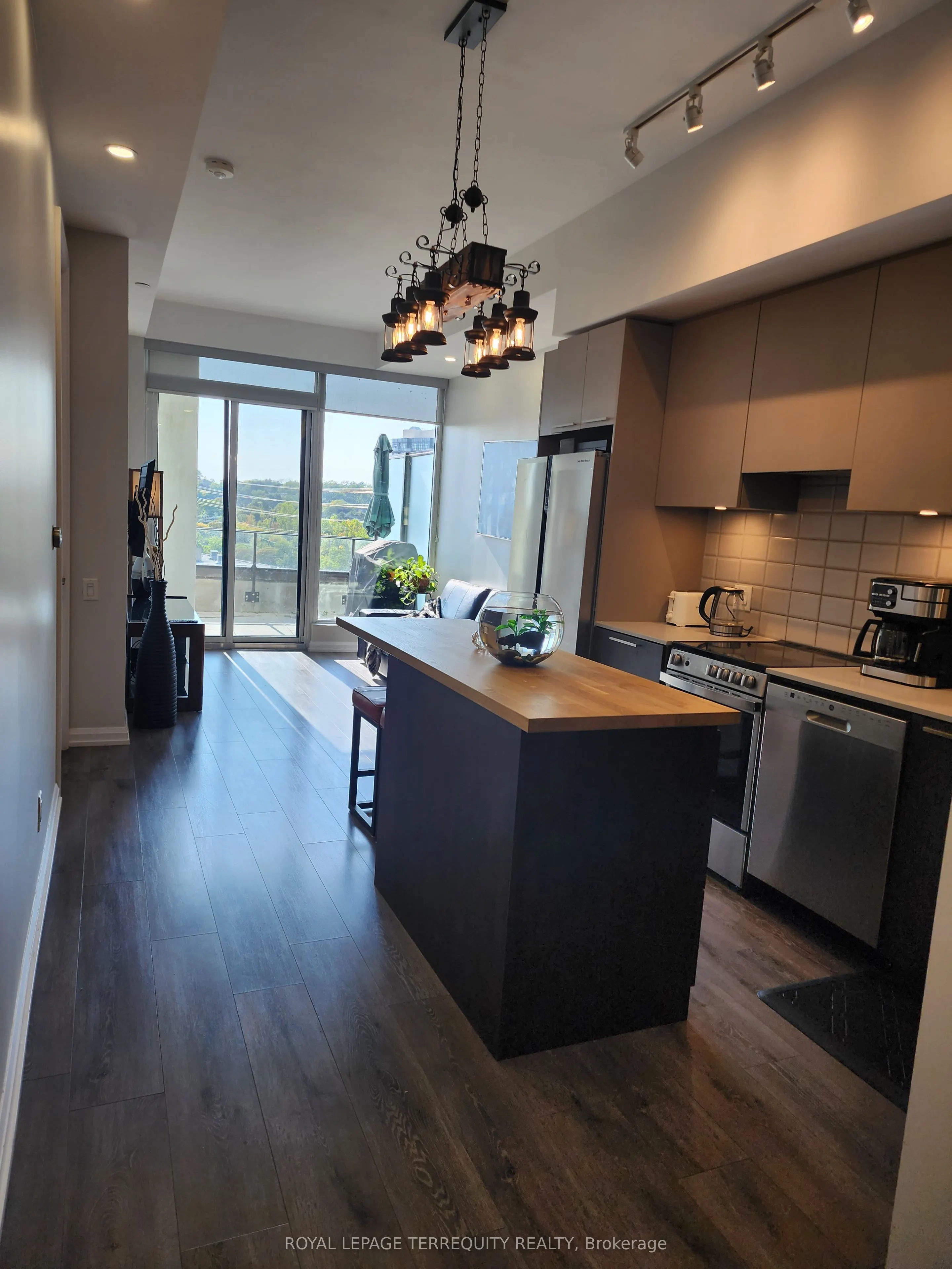 4208 Dundas Street, #610