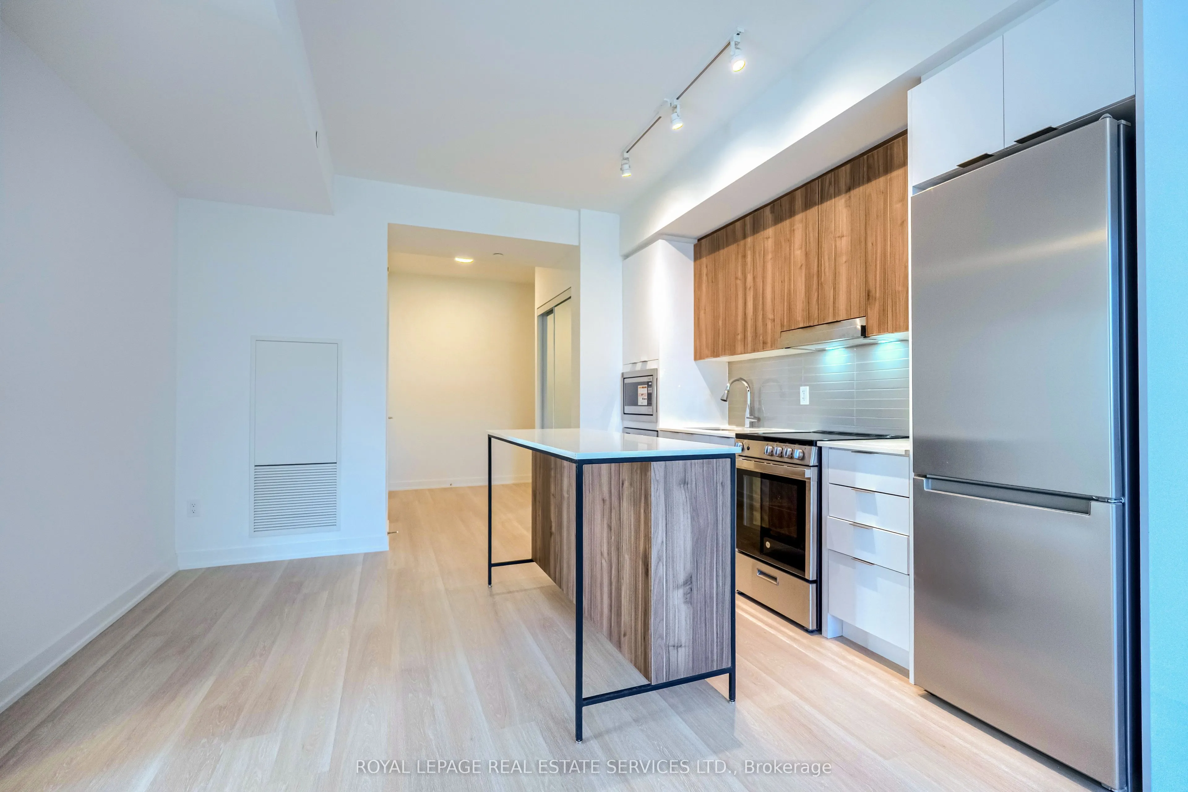5105 Hurontario Street, #502