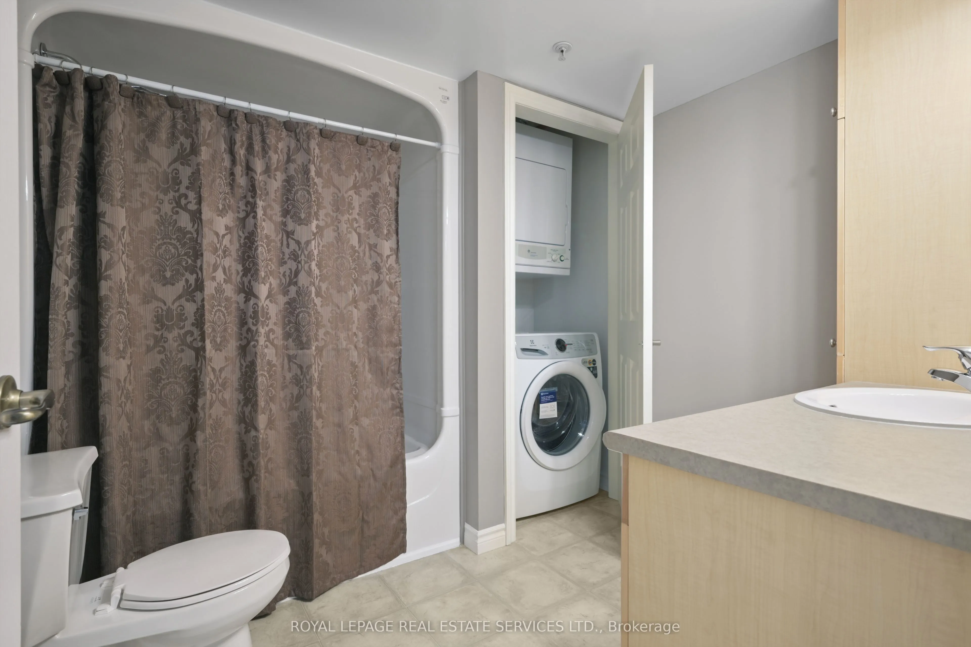 1450 Bishops Gate, #207