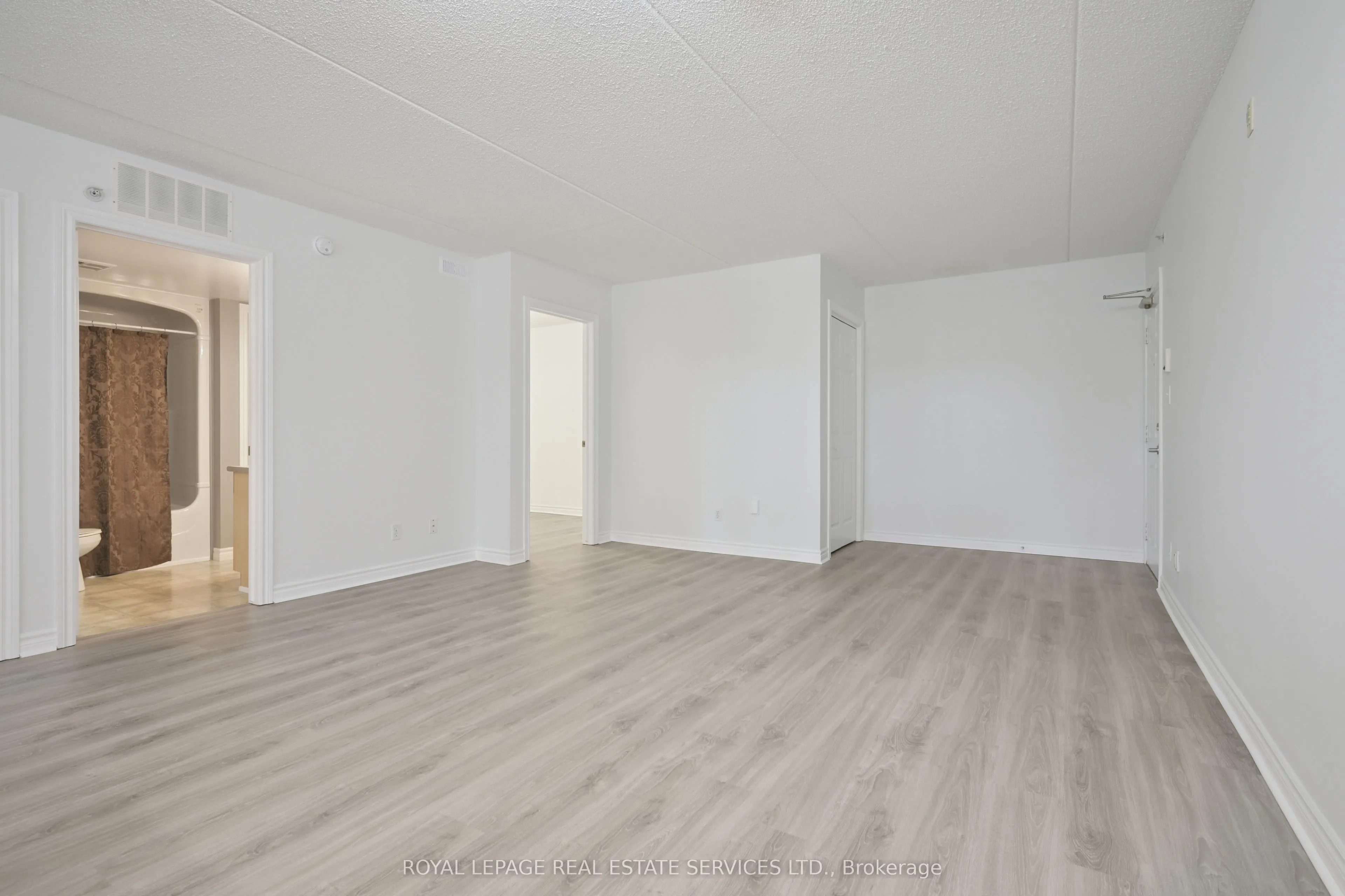 1450 Bishops Gate, #207