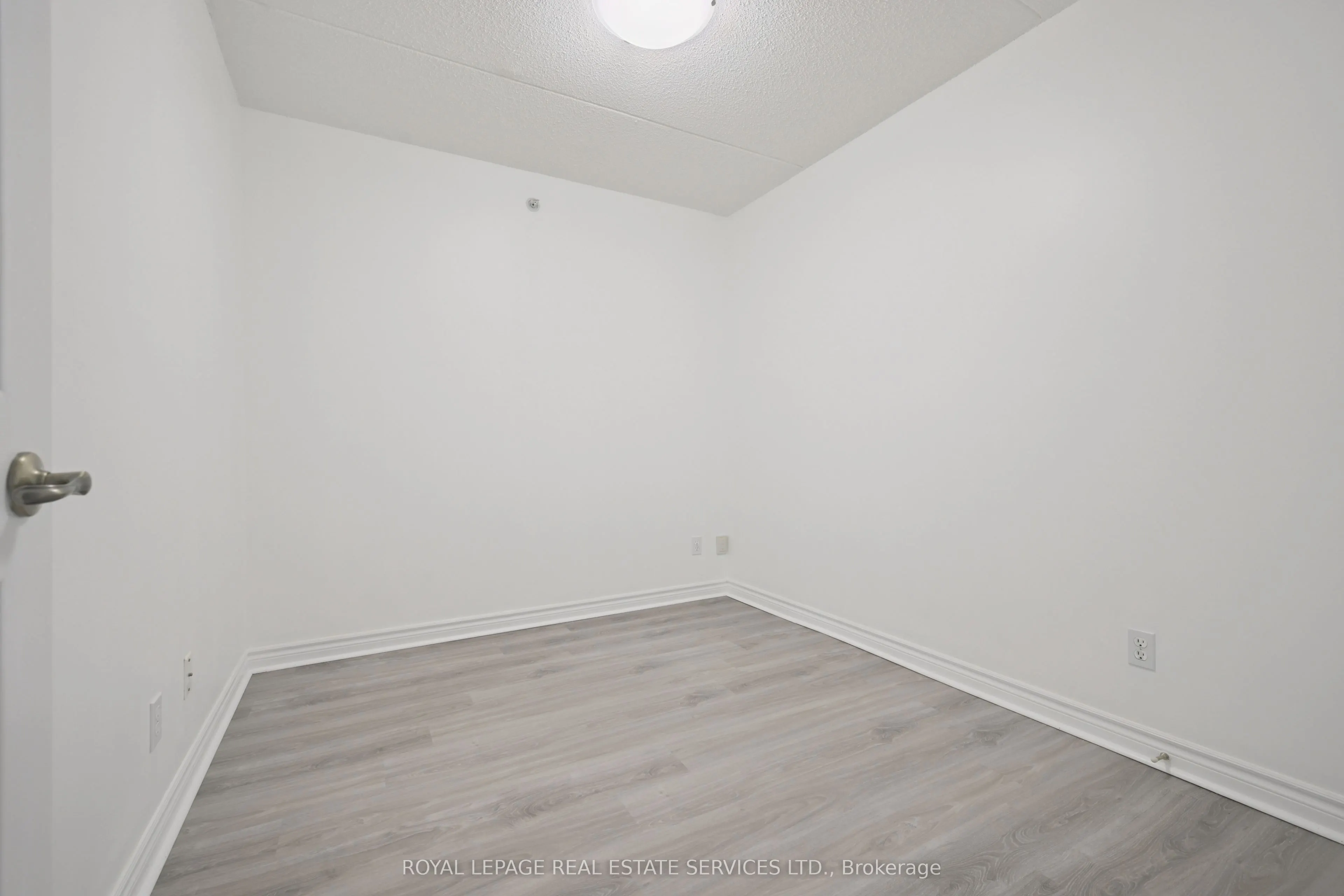 1450 Bishops Gate, #207