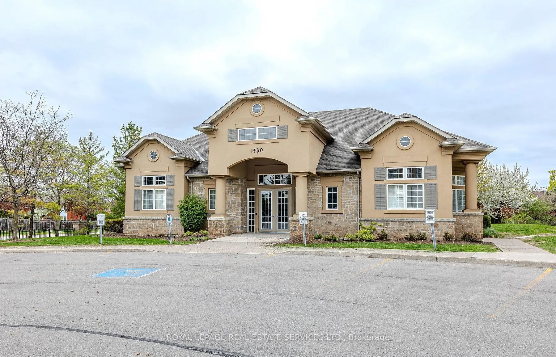 1450 Bishops Gate, #207