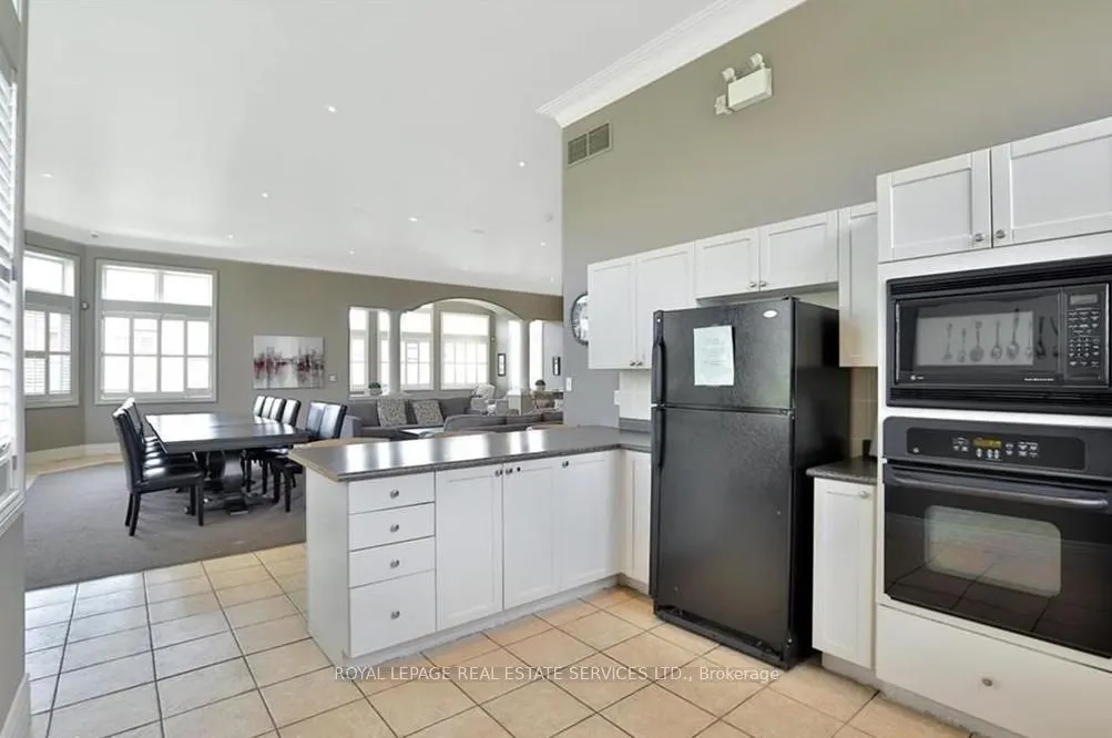 1450 Bishops Gate, #207