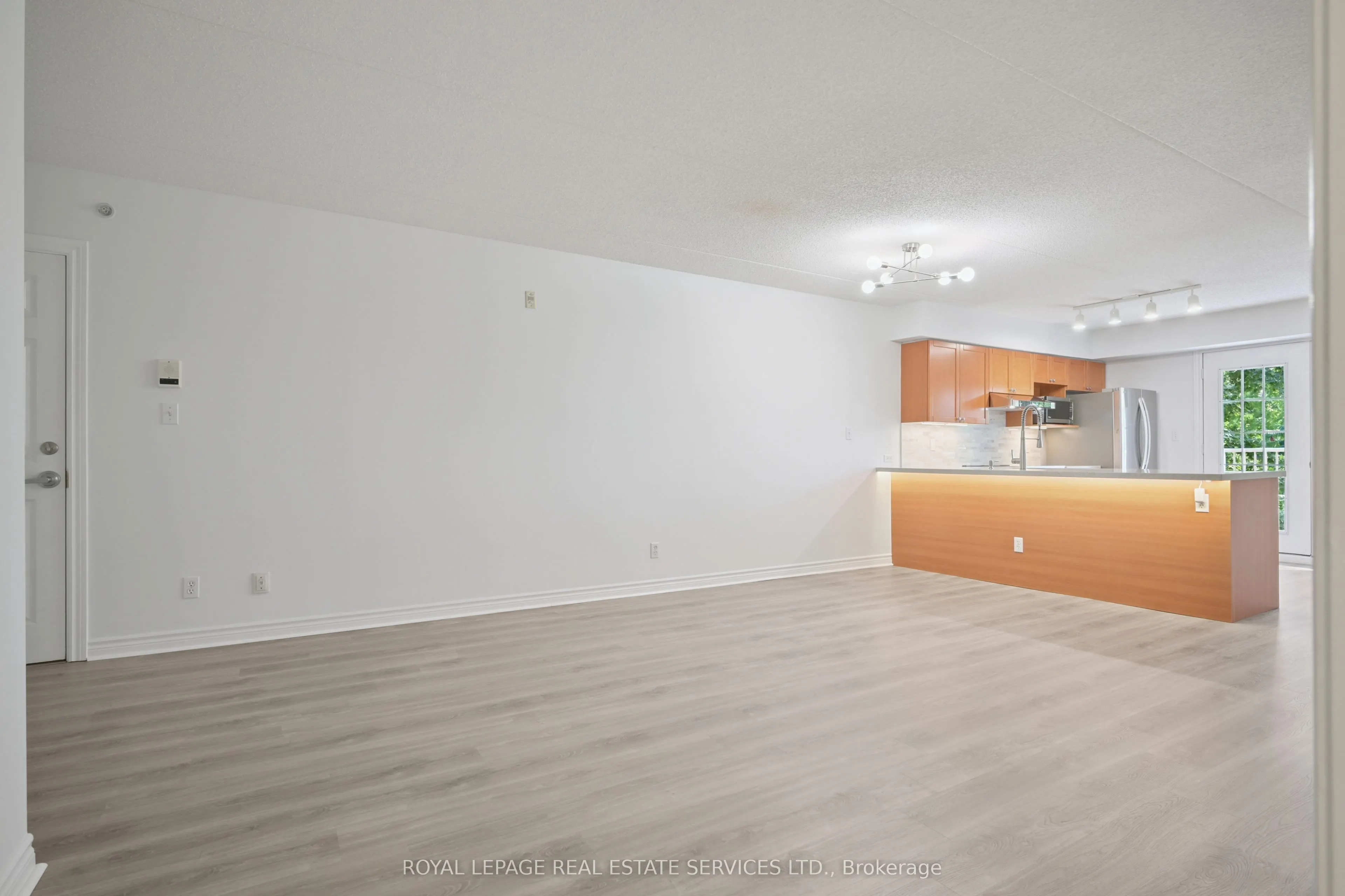 1450 Bishops Gate, #207