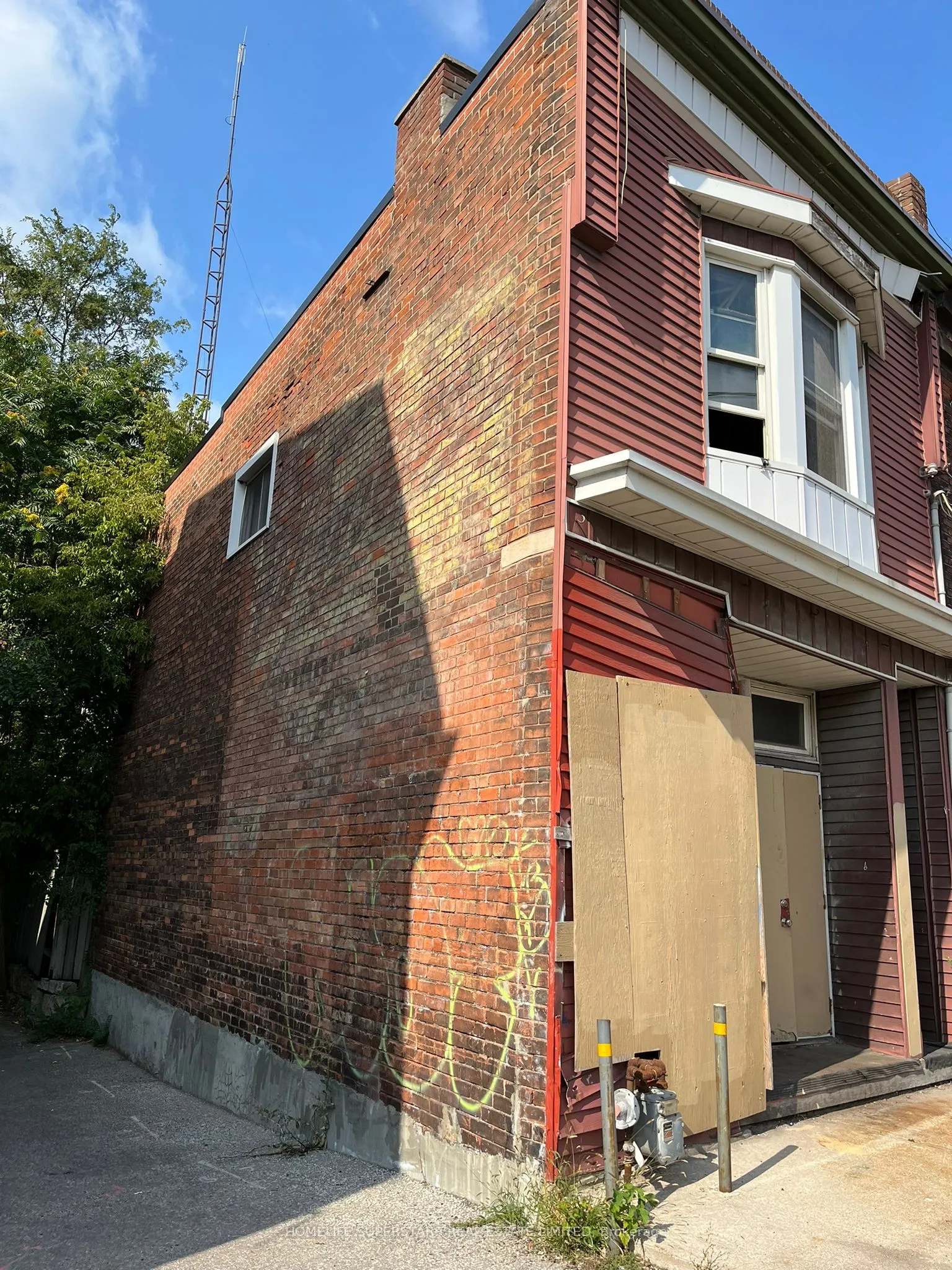2553 Dundas Street W