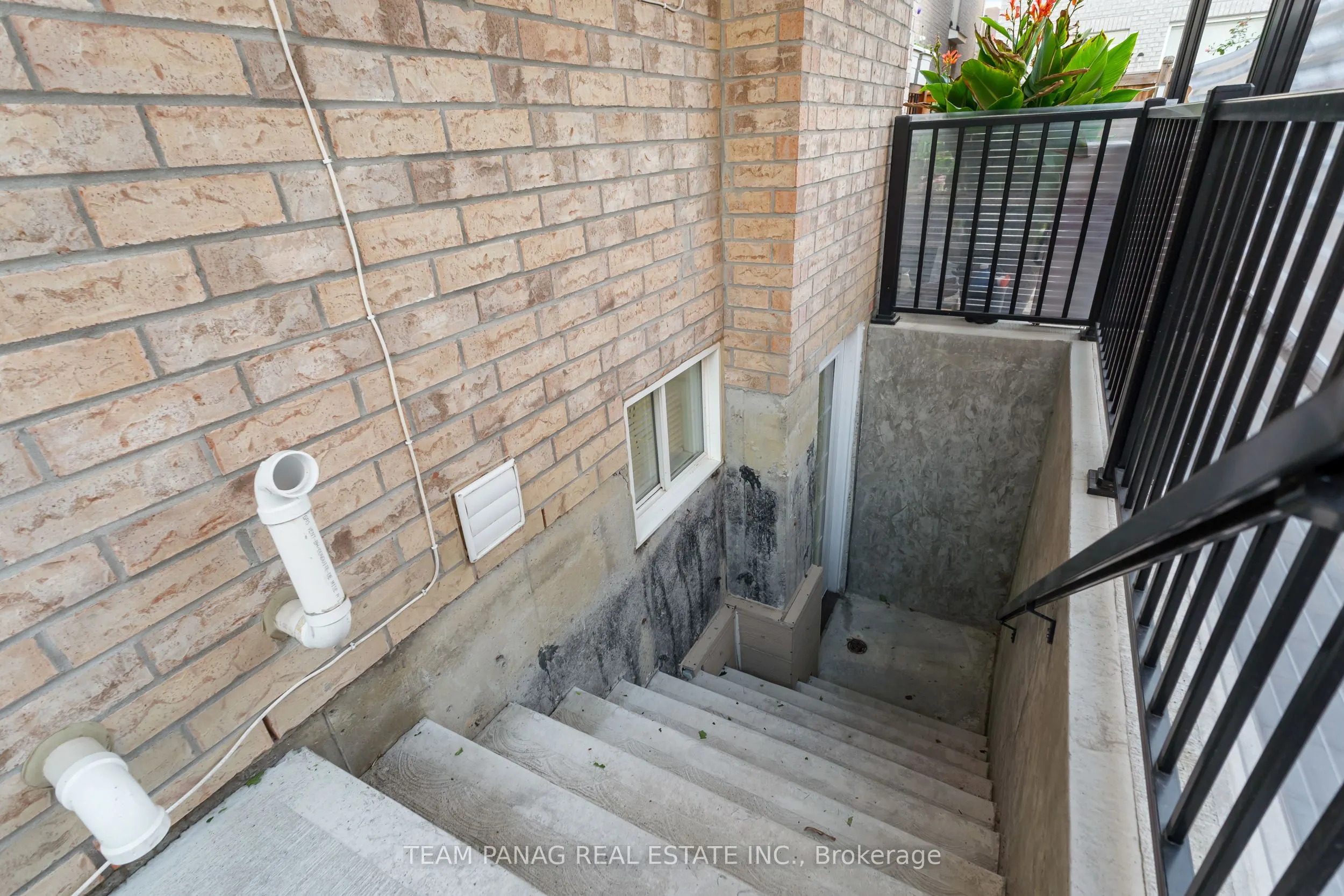 22 Cedarsprings Way