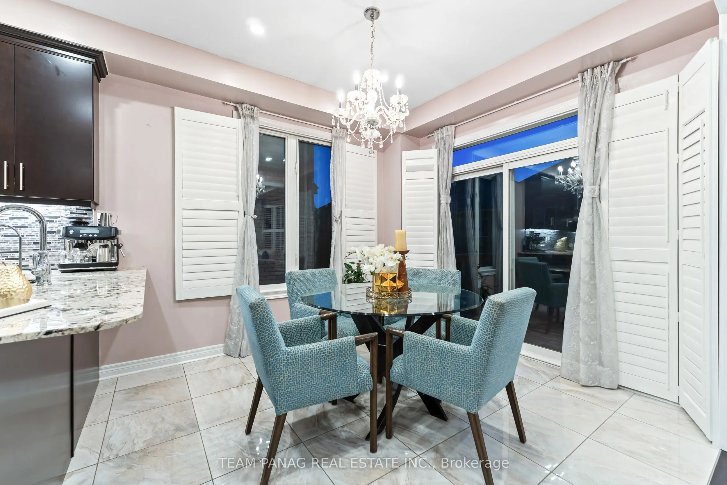 22 Cedarsprings Way