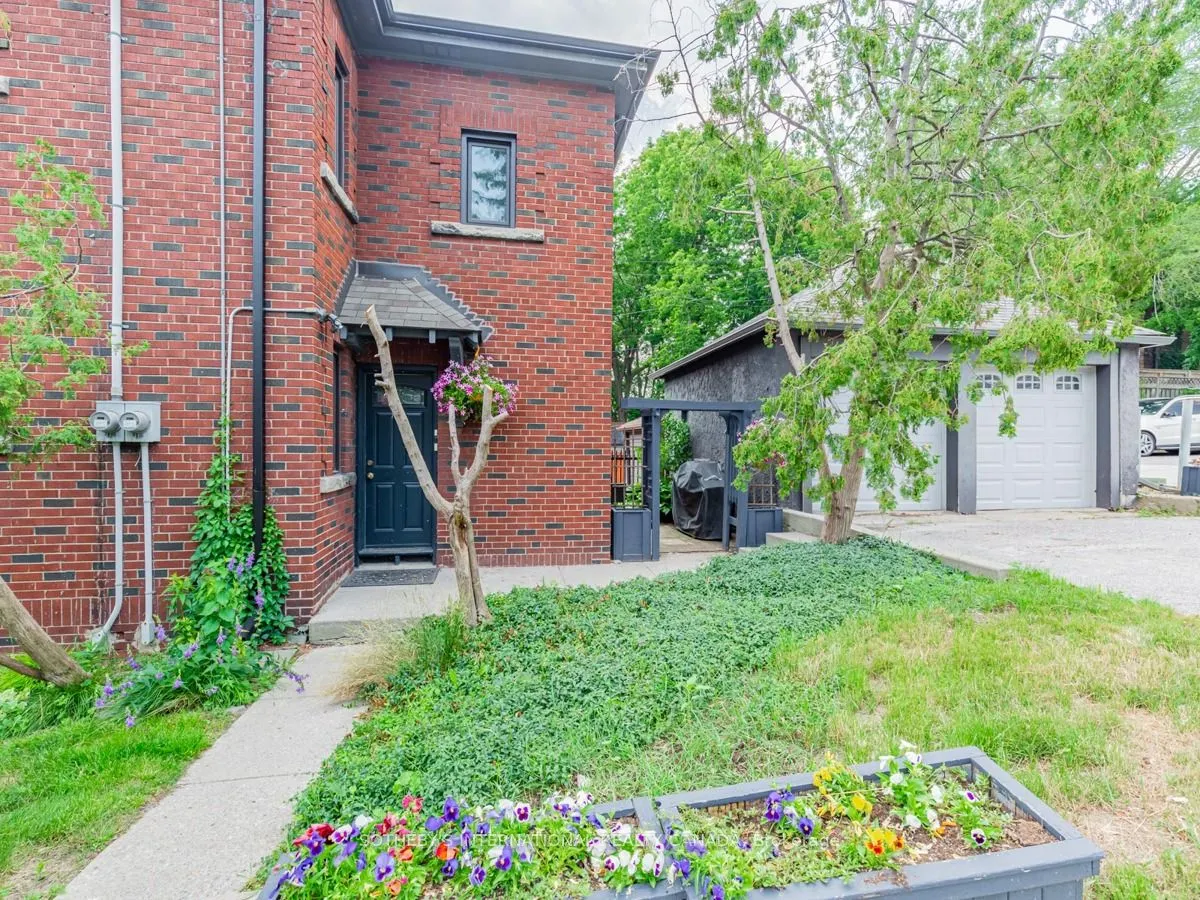 2 Larkin Avenue, #Upper