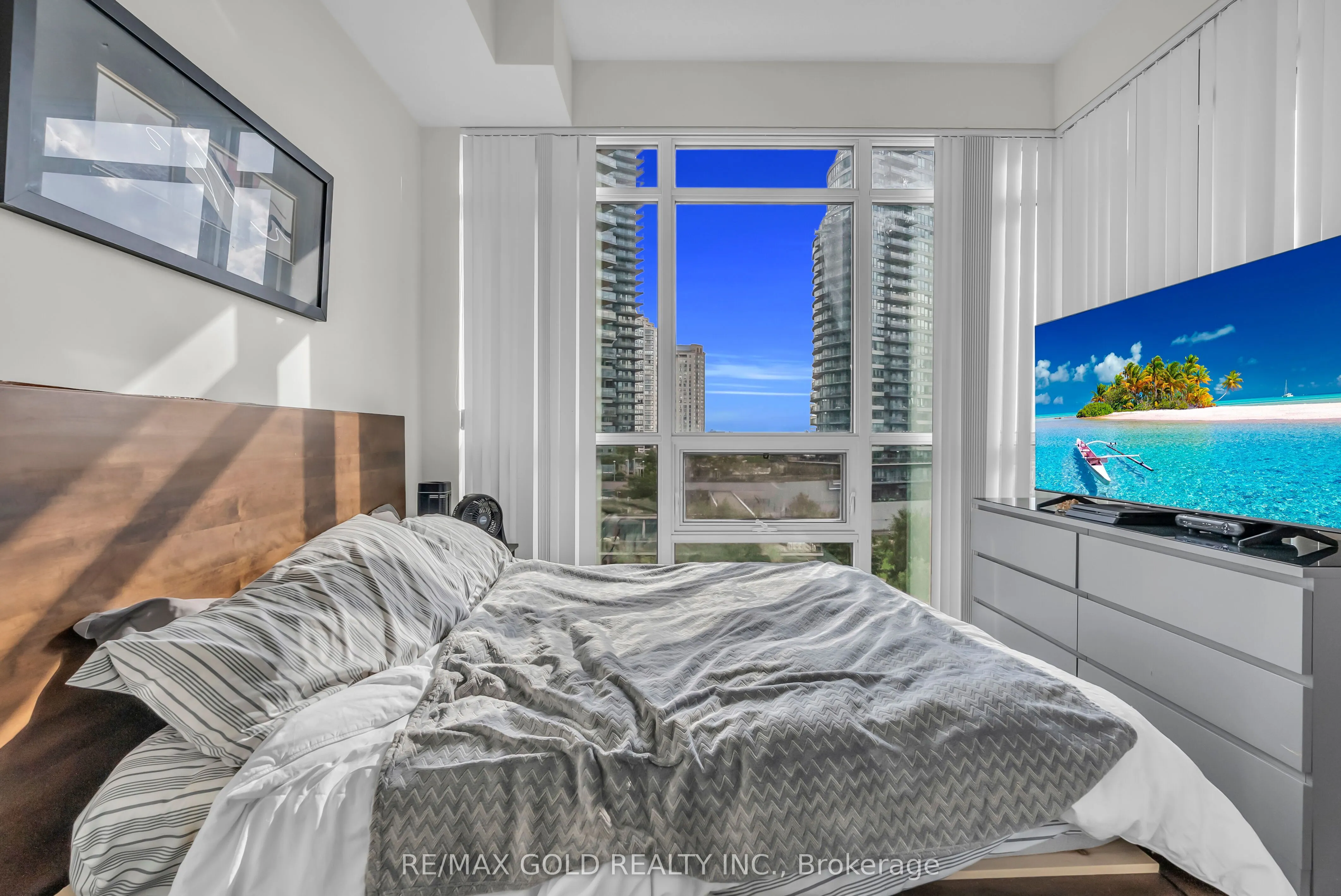 2212 Lake Shore Boulevard W, #806