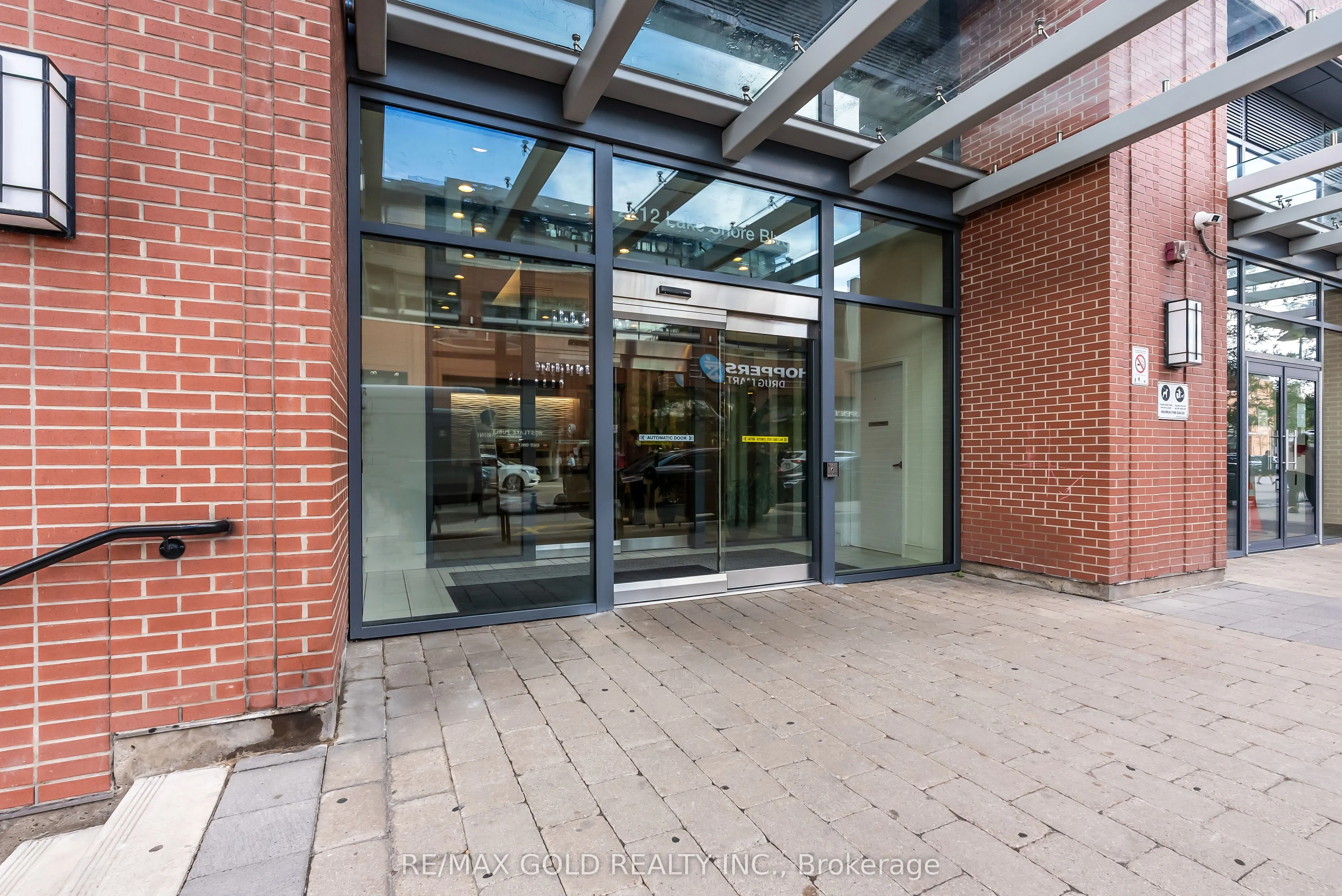 2212 Lake Shore Boulevard W, #806
