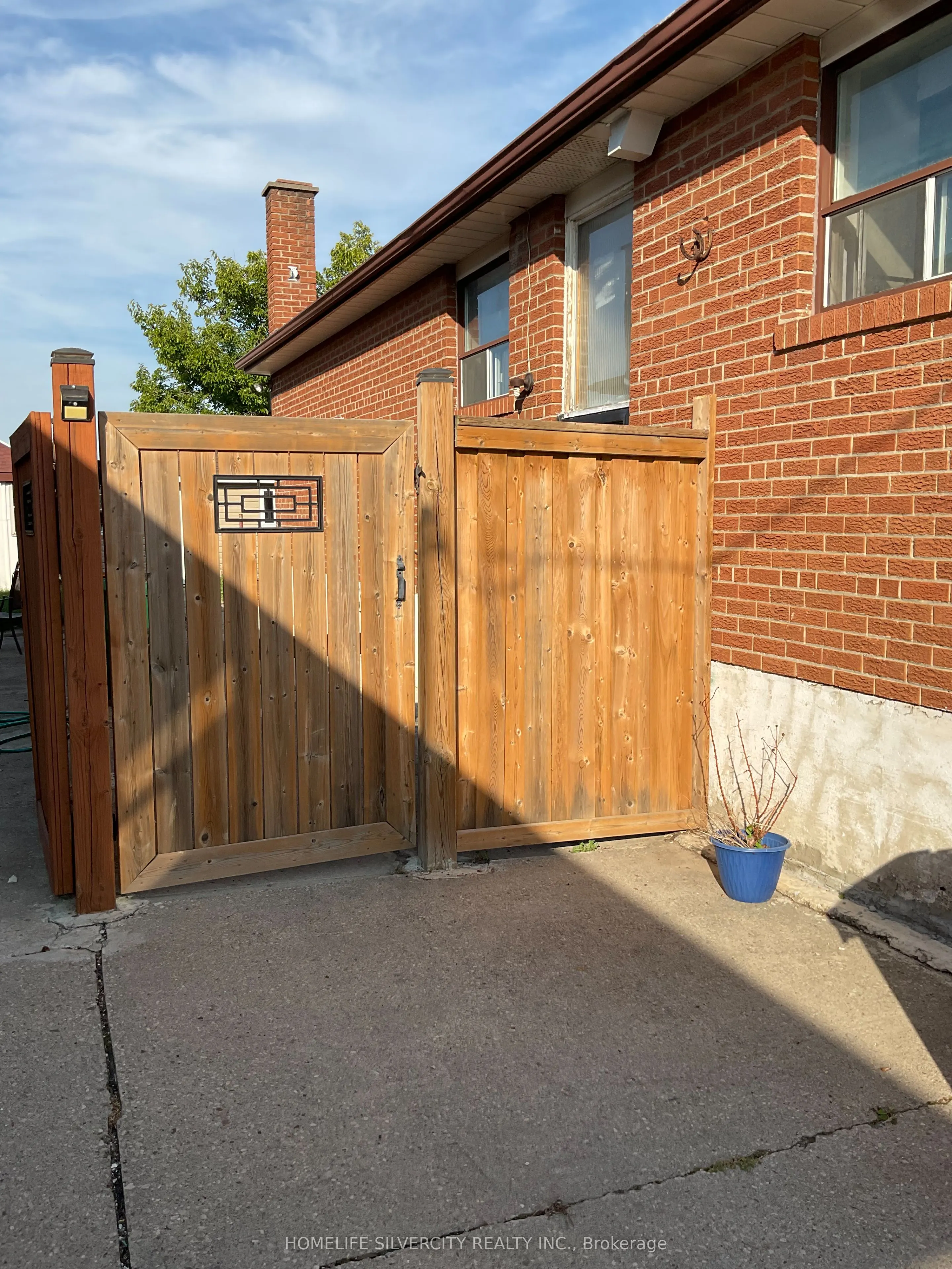 3708 Woodruff Crescent