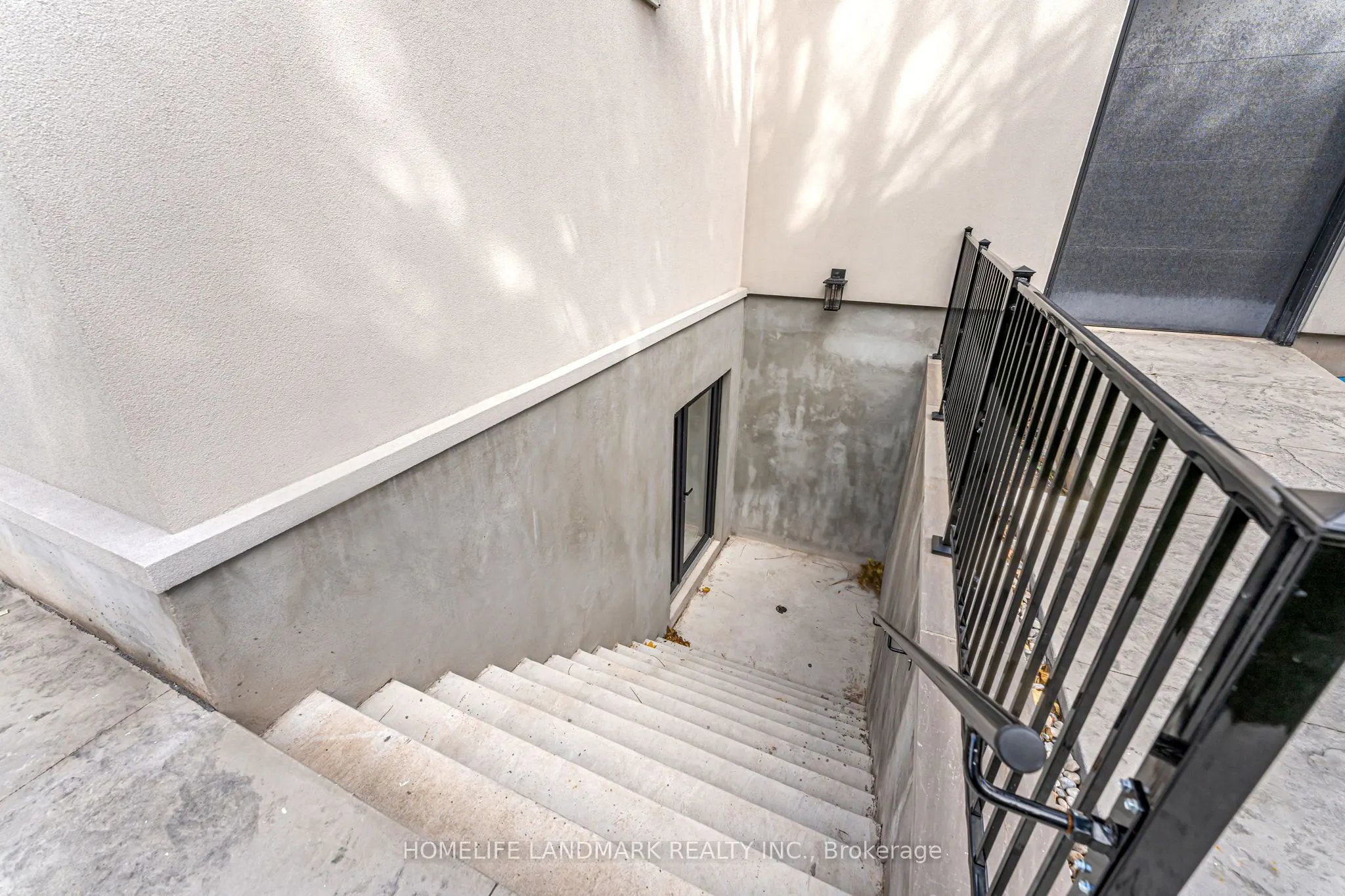 250 Jones Street