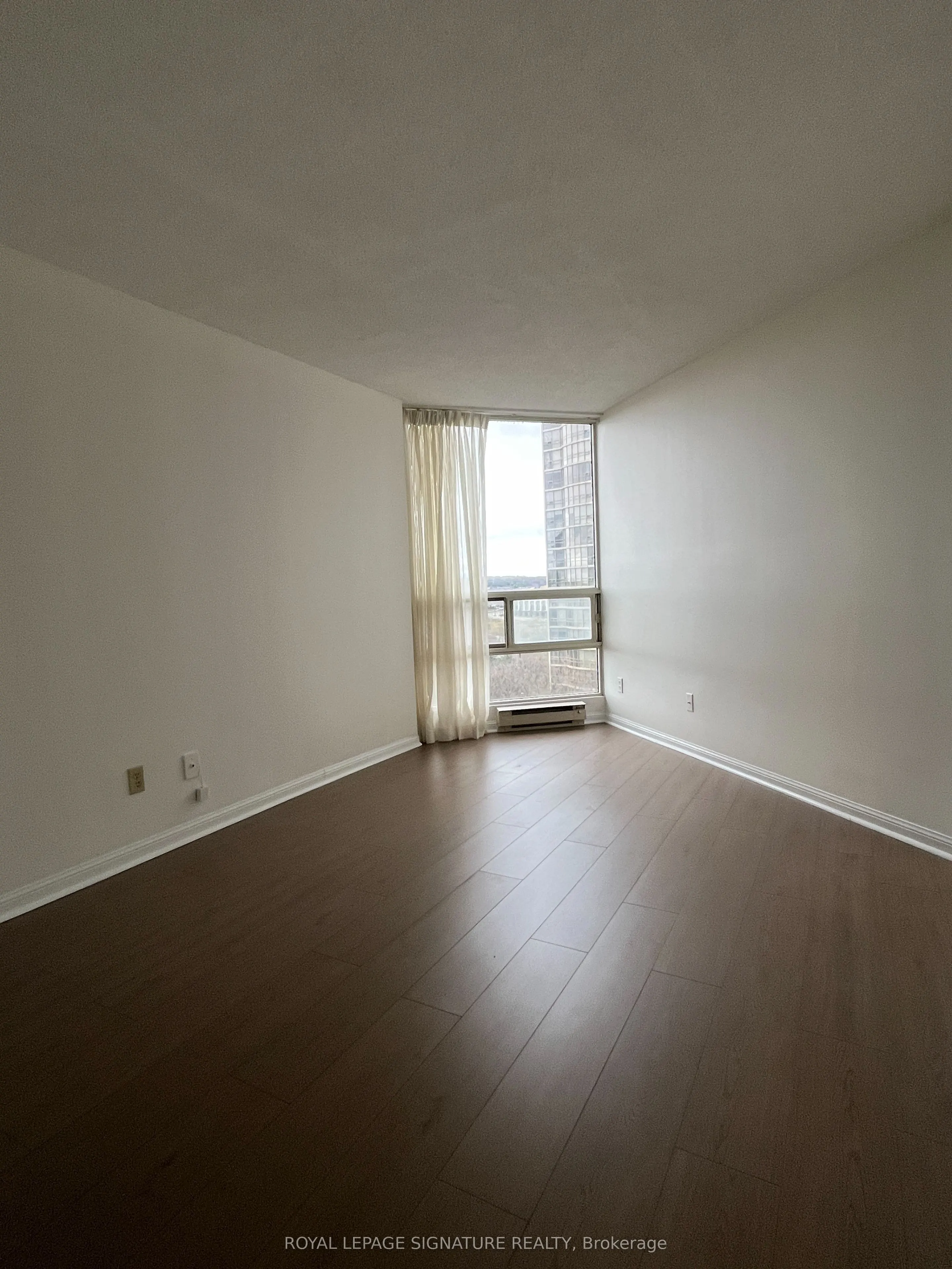45 Kingsbridge Garden Circle, #811