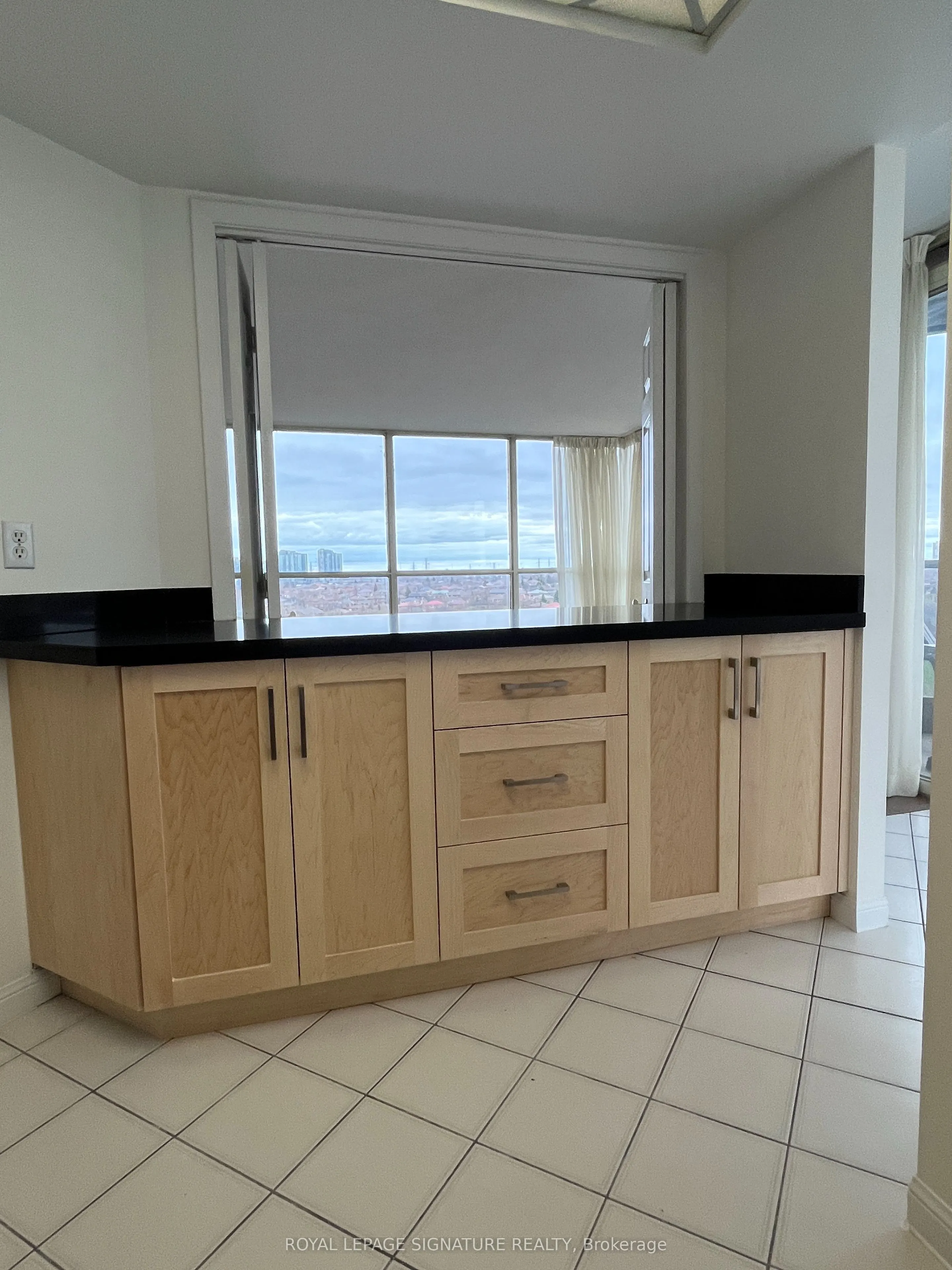 45 Kingsbridge Garden Circle, #811