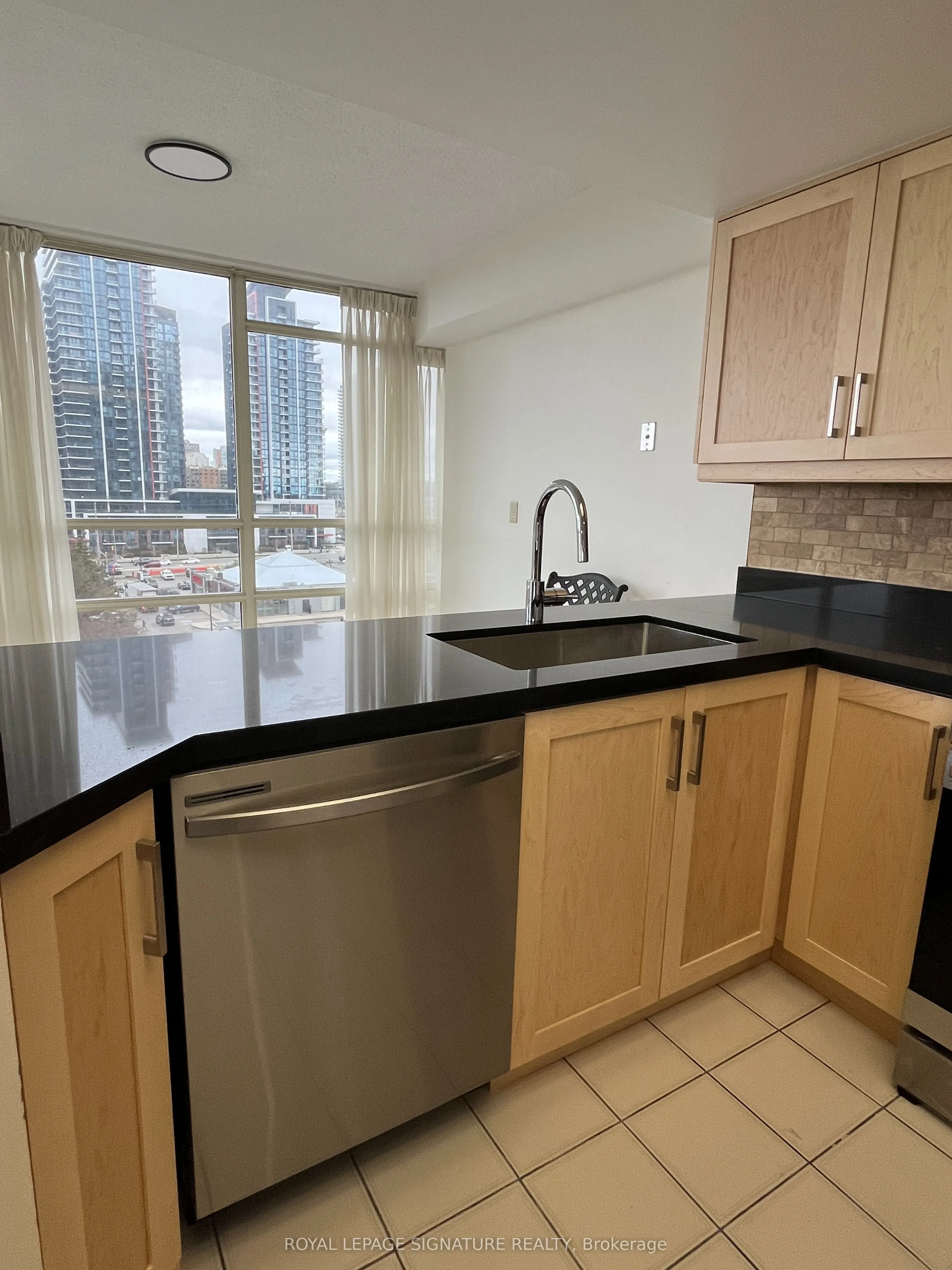 45 Kingsbridge Garden Circle, #811