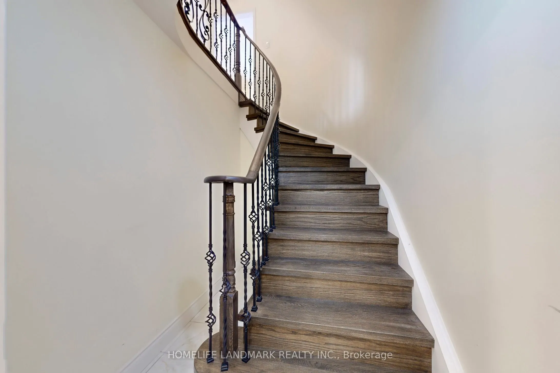 2587 Credit Valley Road