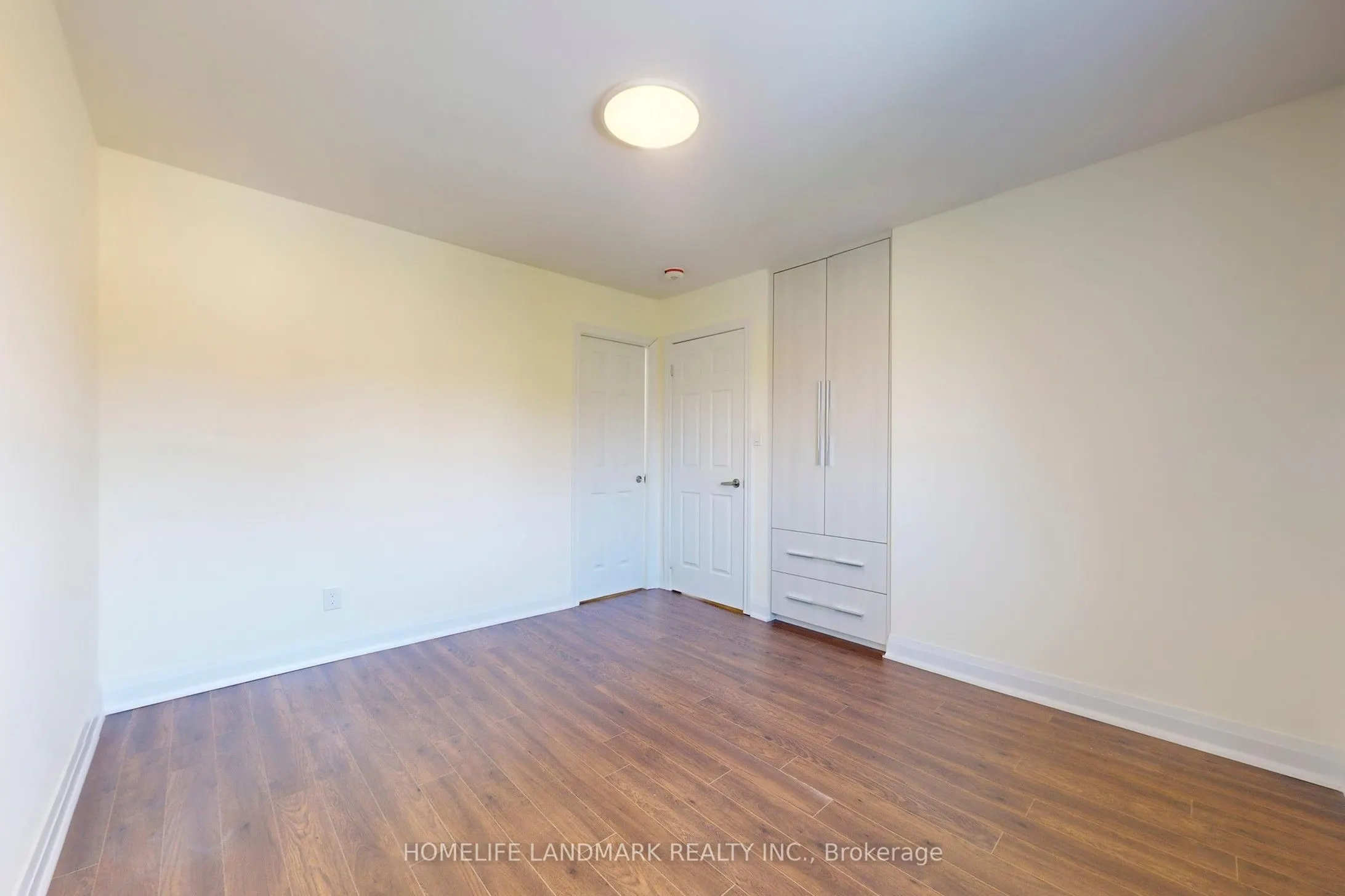 2587 Credit Valley Road