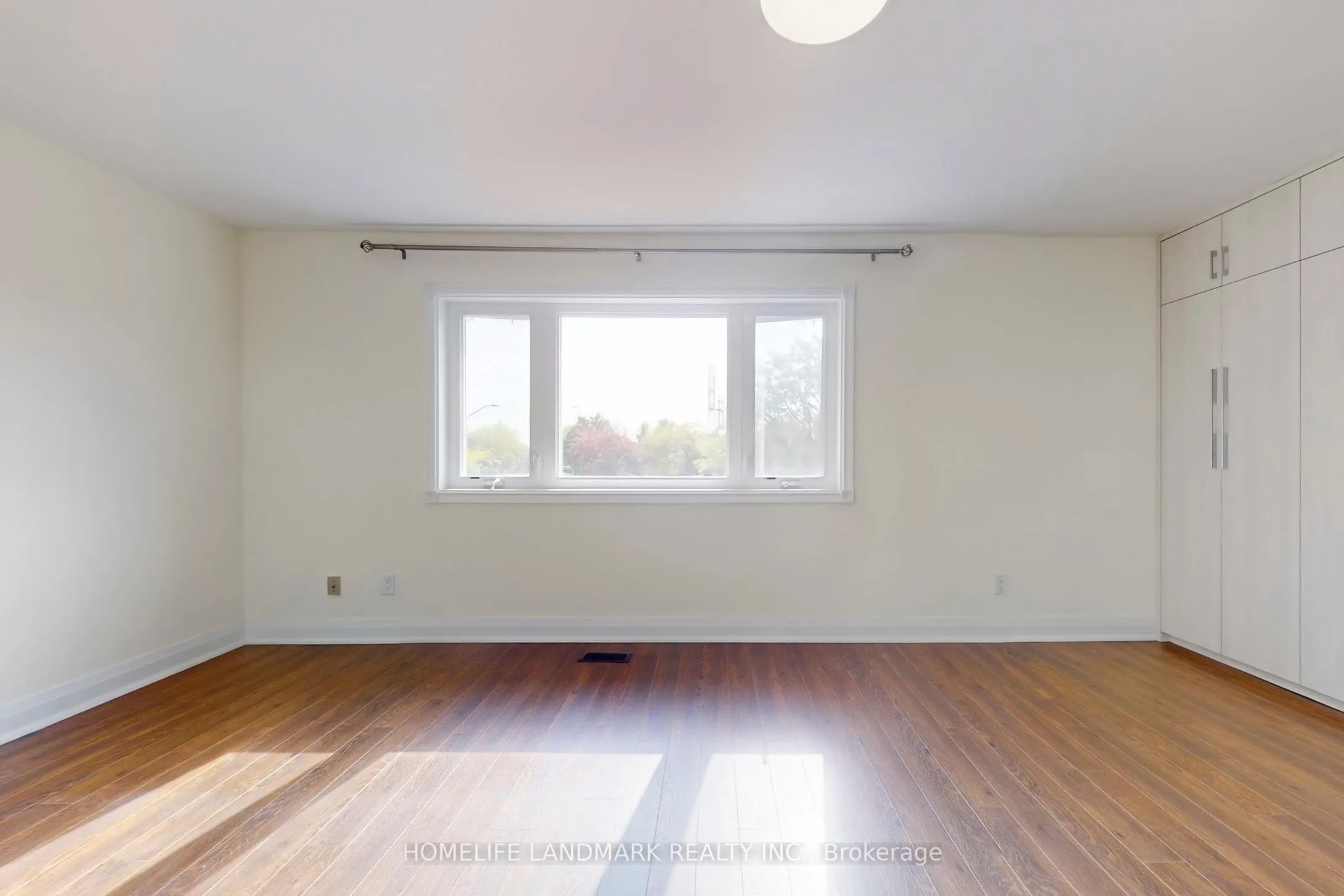 2587 Credit Valley Road