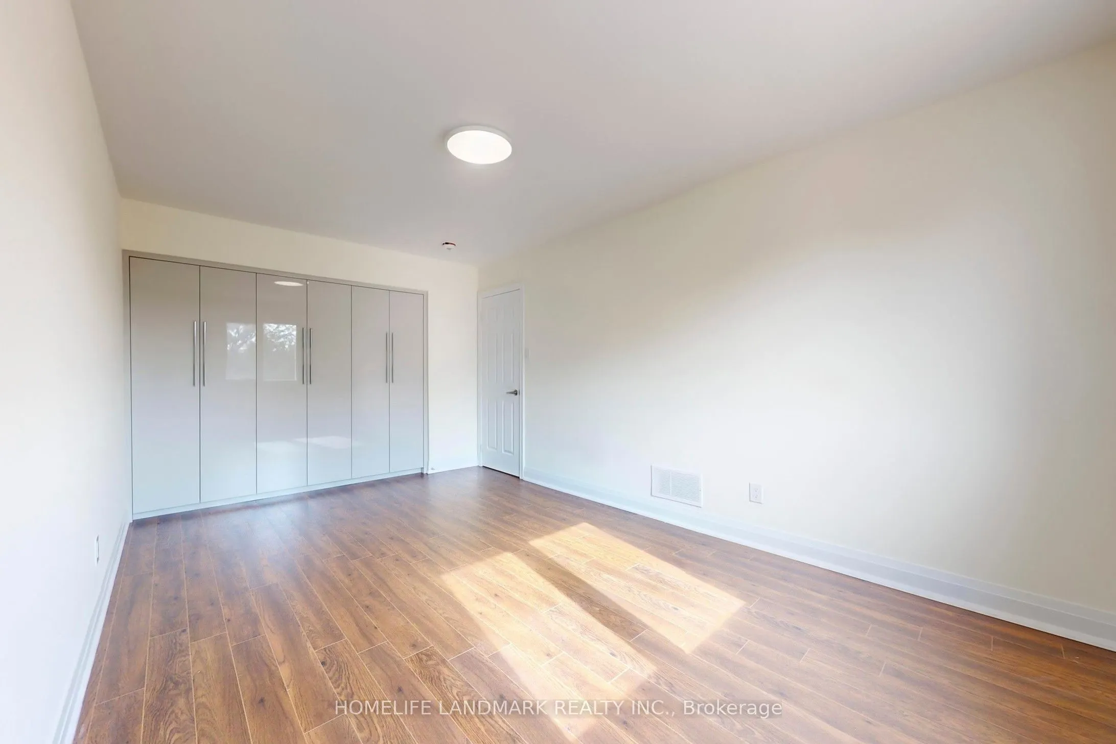 2587 Credit Valley Road