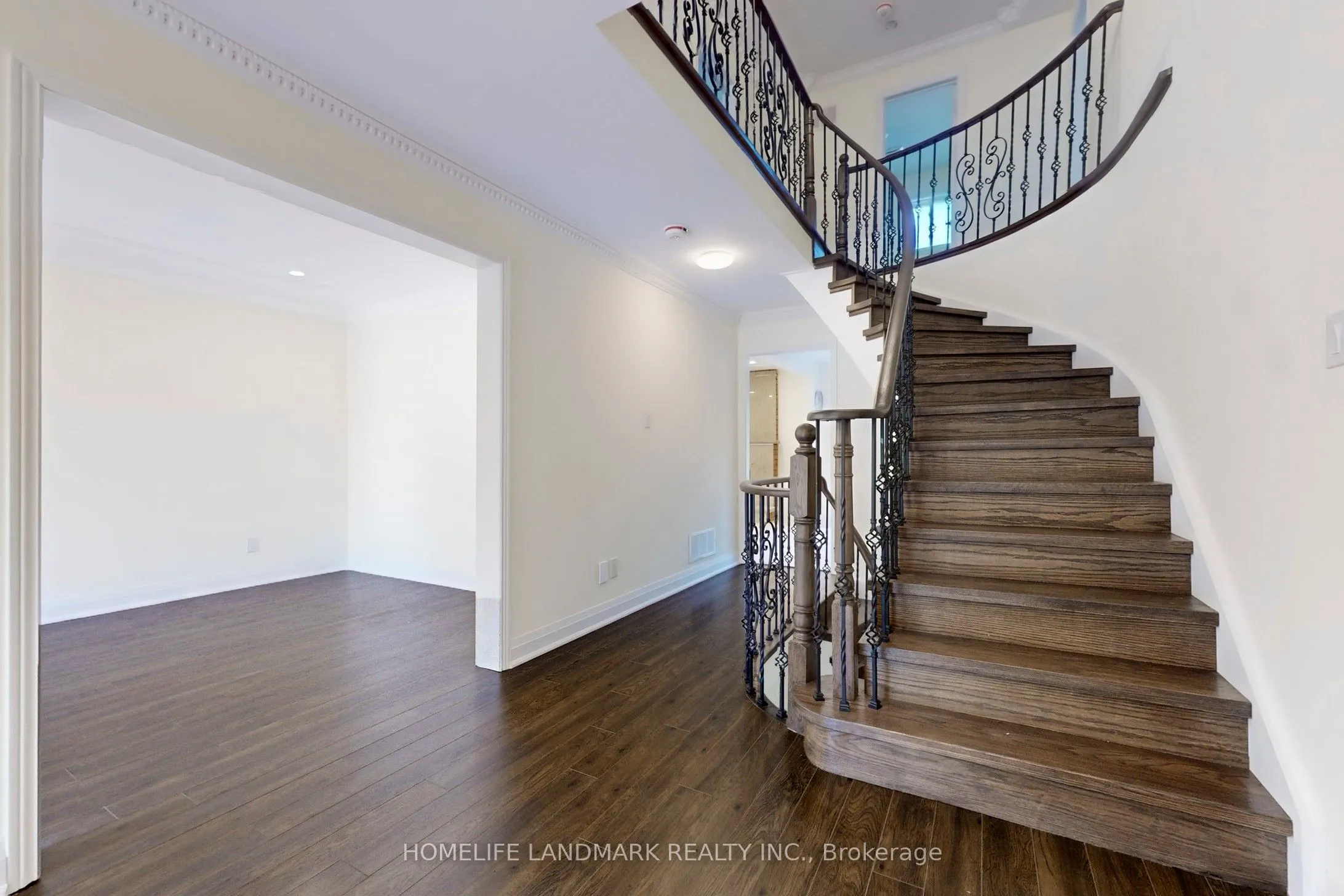 2587 Credit Valley Road