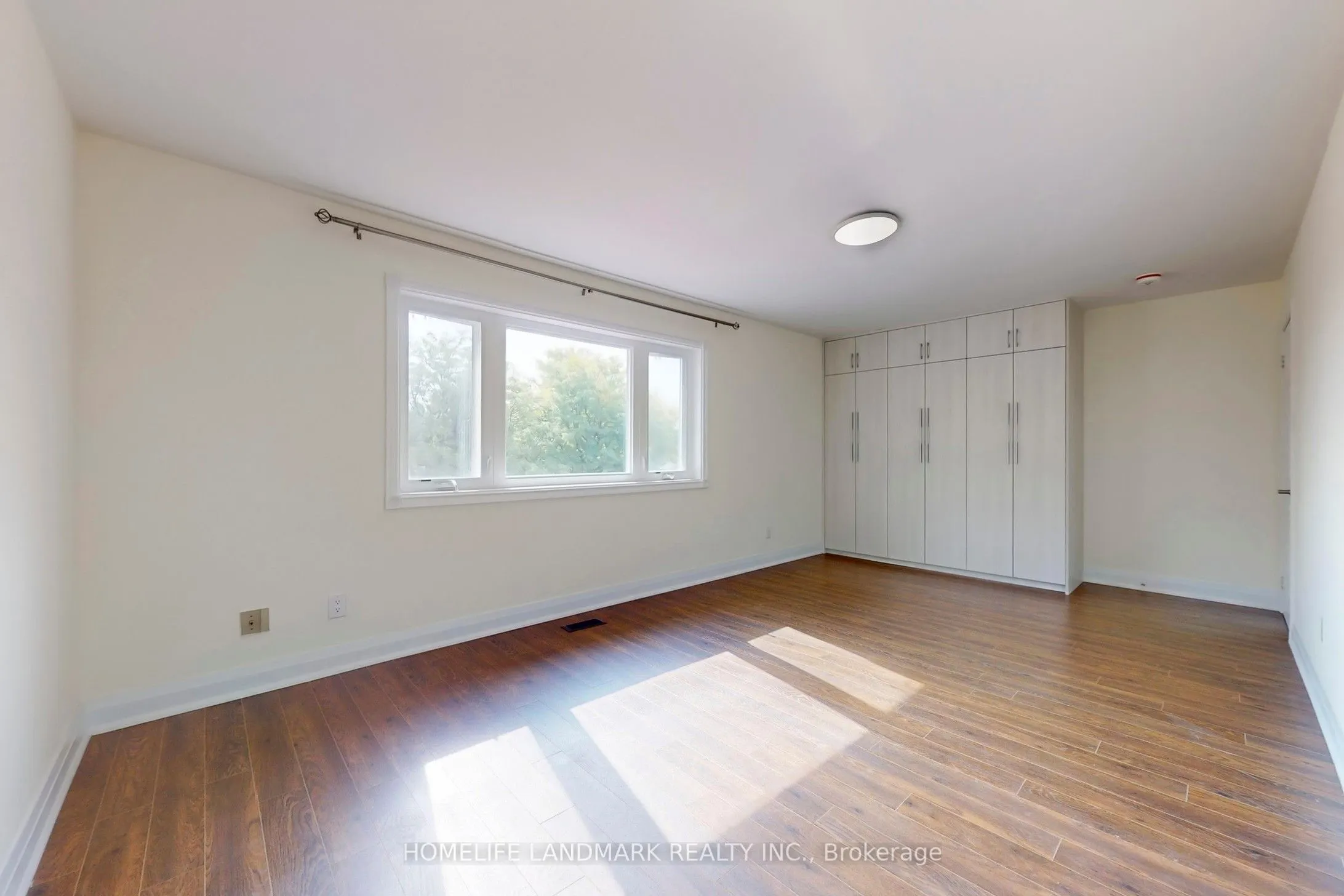 2587 Credit Valley Road