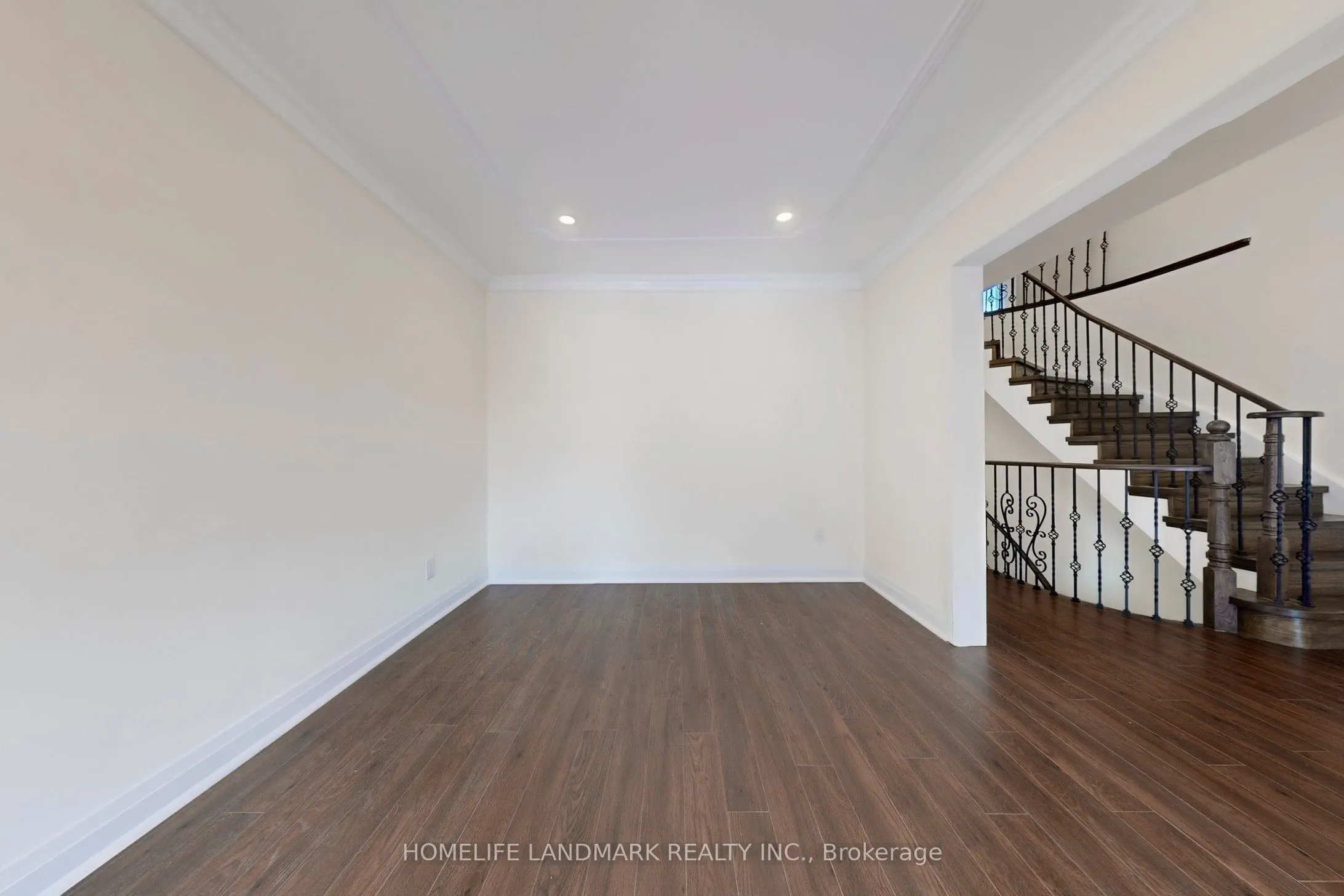 2587 Credit Valley Road